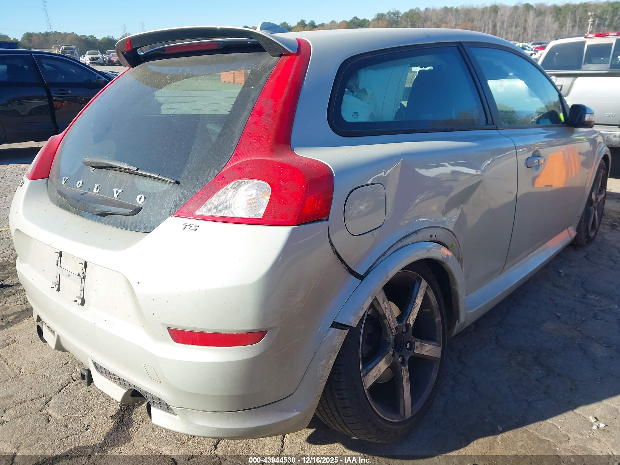 VOLVO C30 image 6