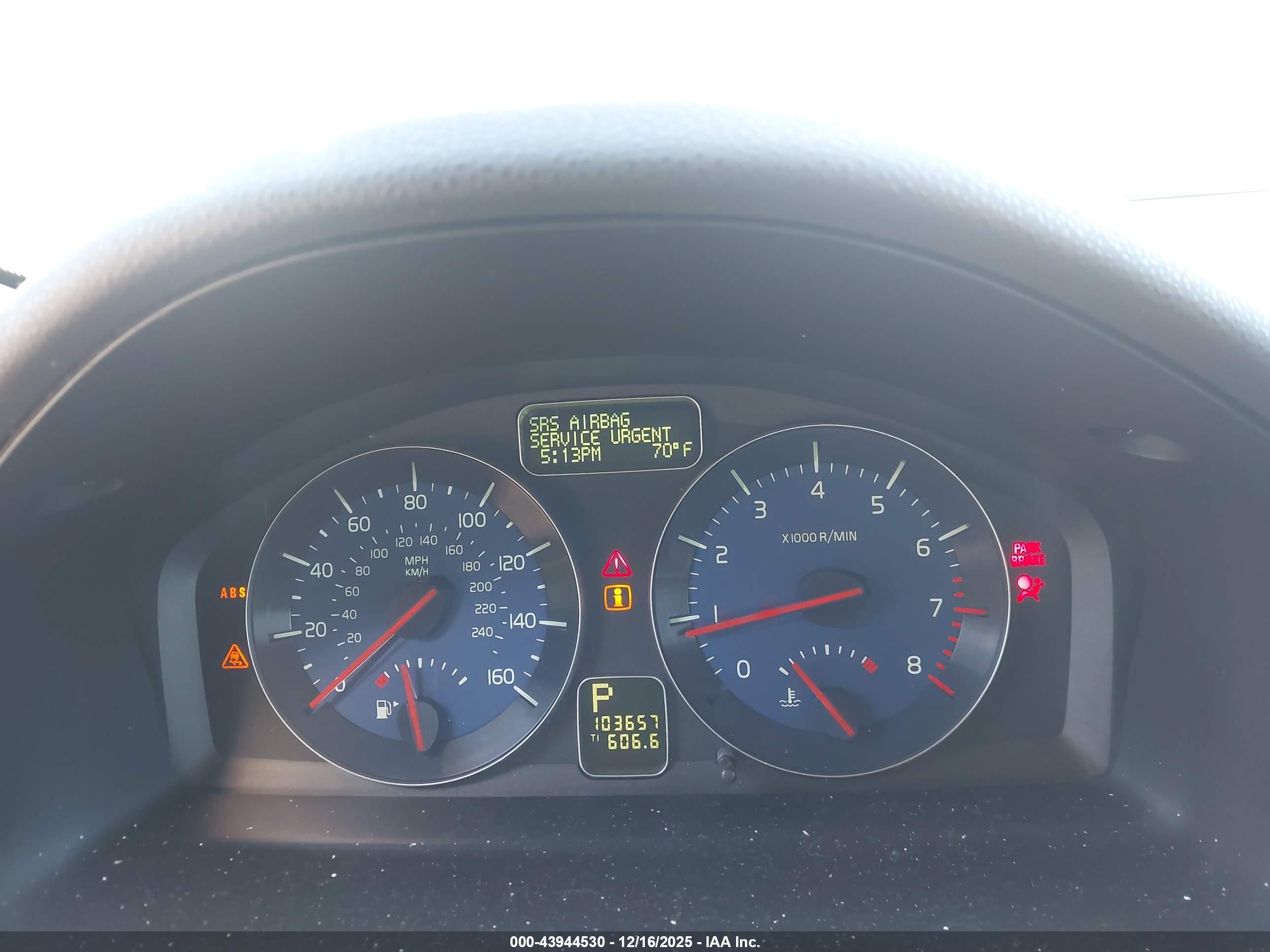 VOLVO C30 image 7