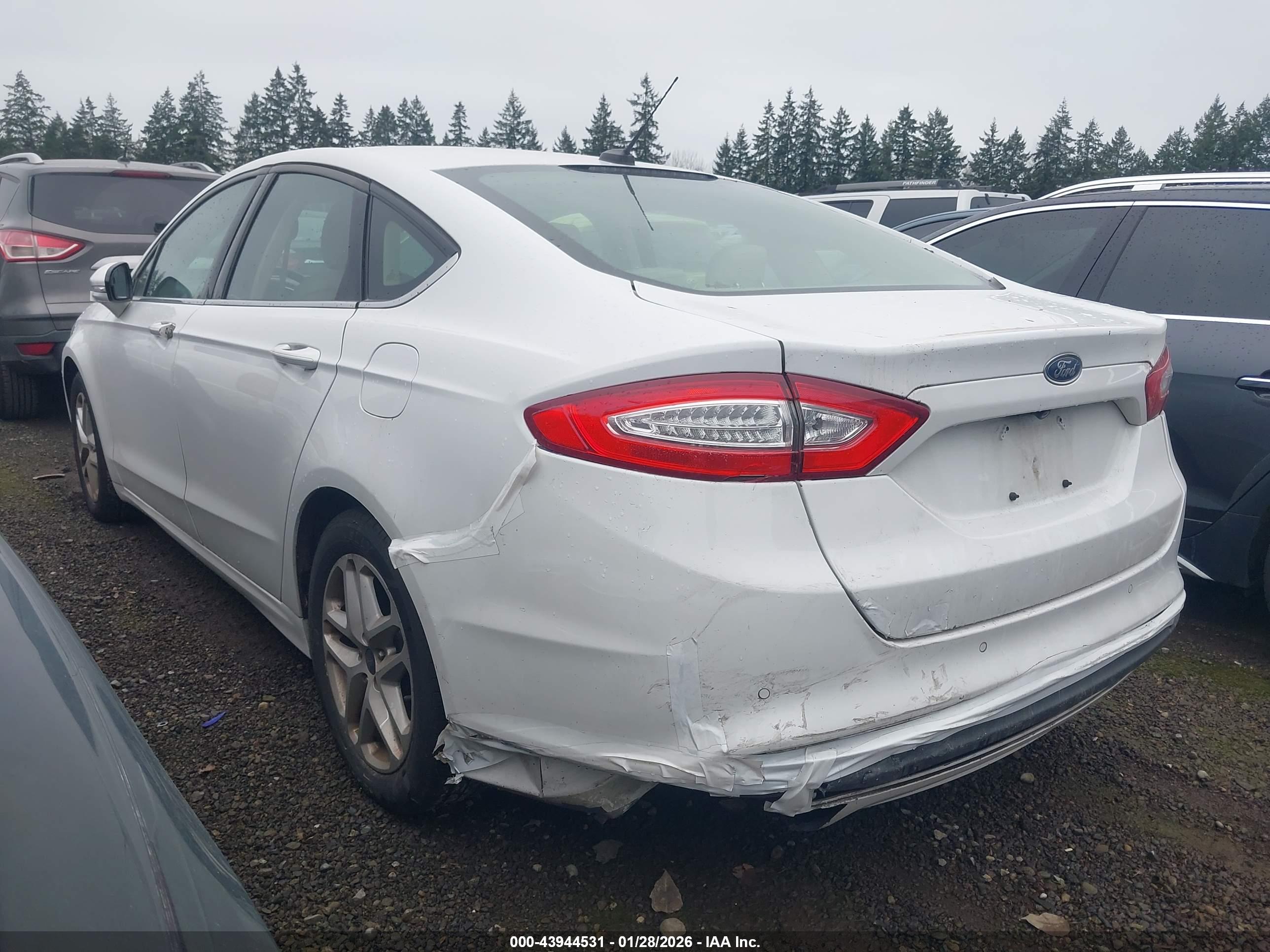 FORD FUSION image 3