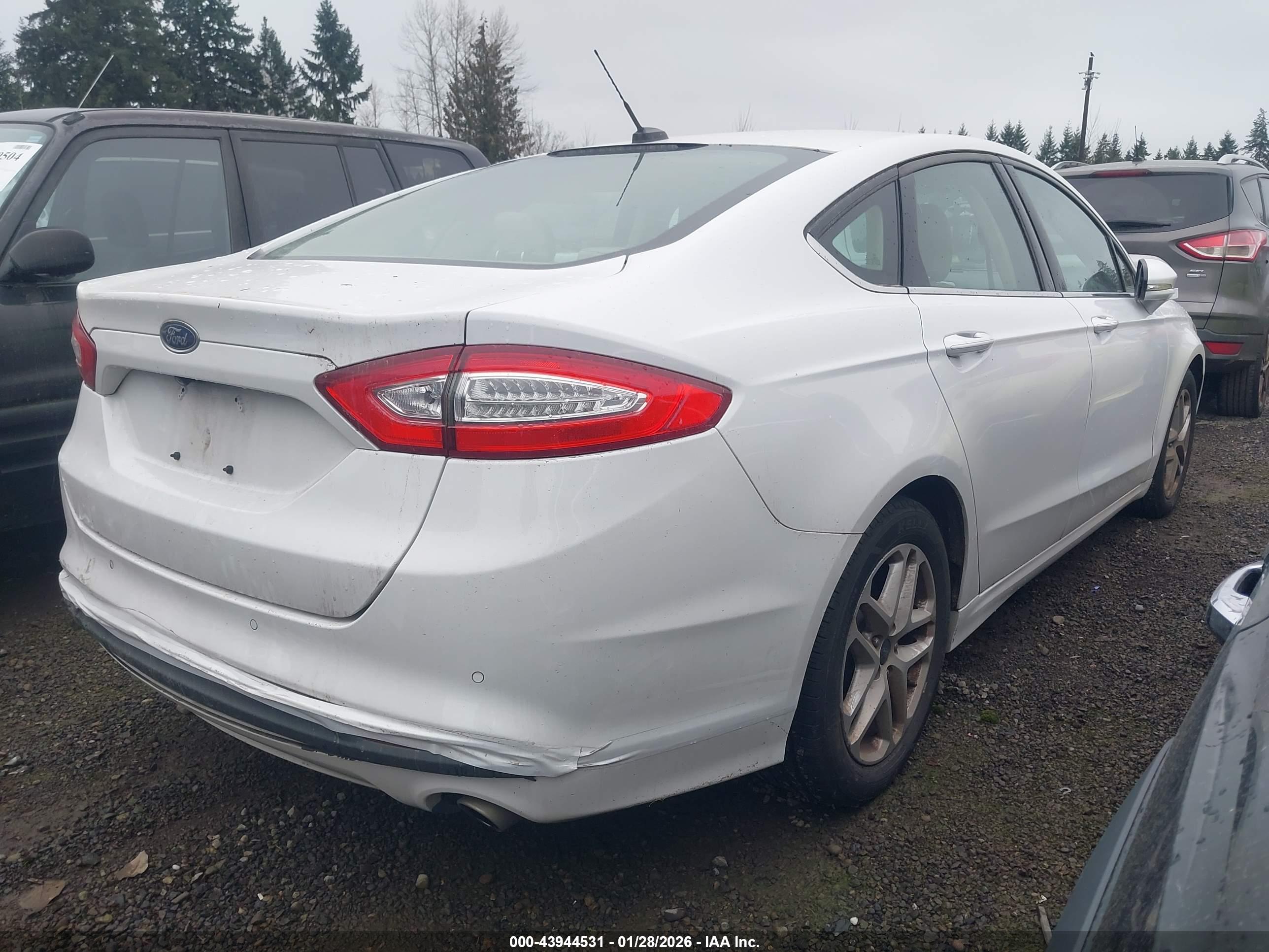 FORD FUSION image 4