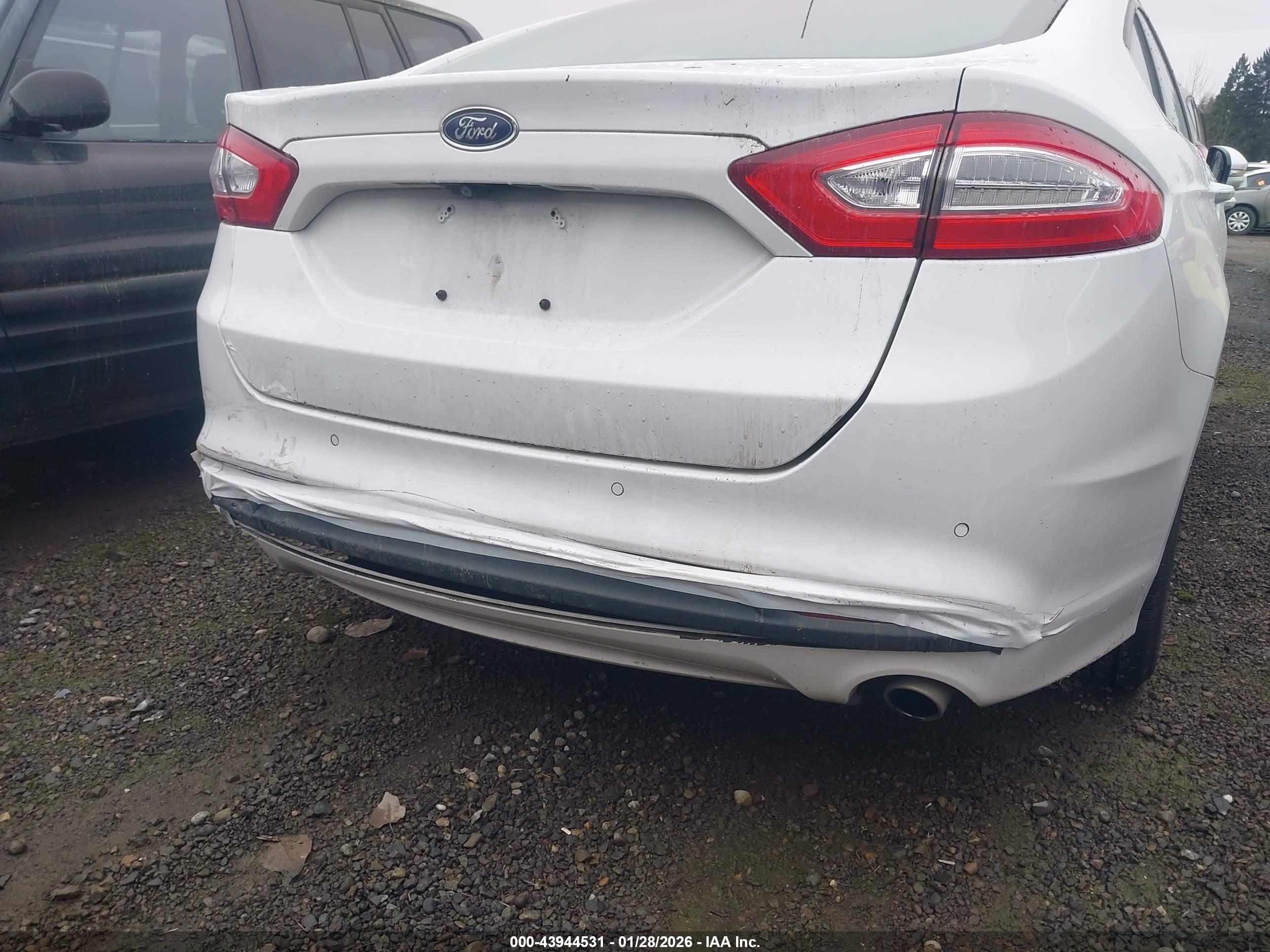 FORD FUSION image 6