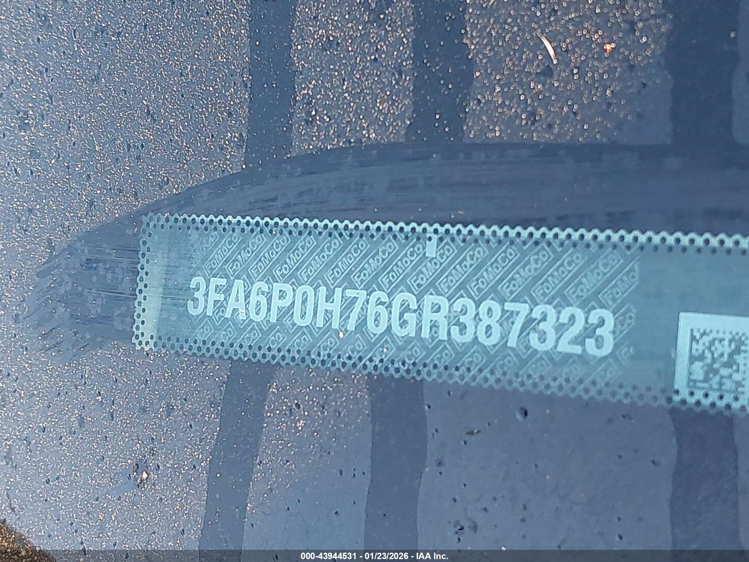 FORD FUSION image 9
