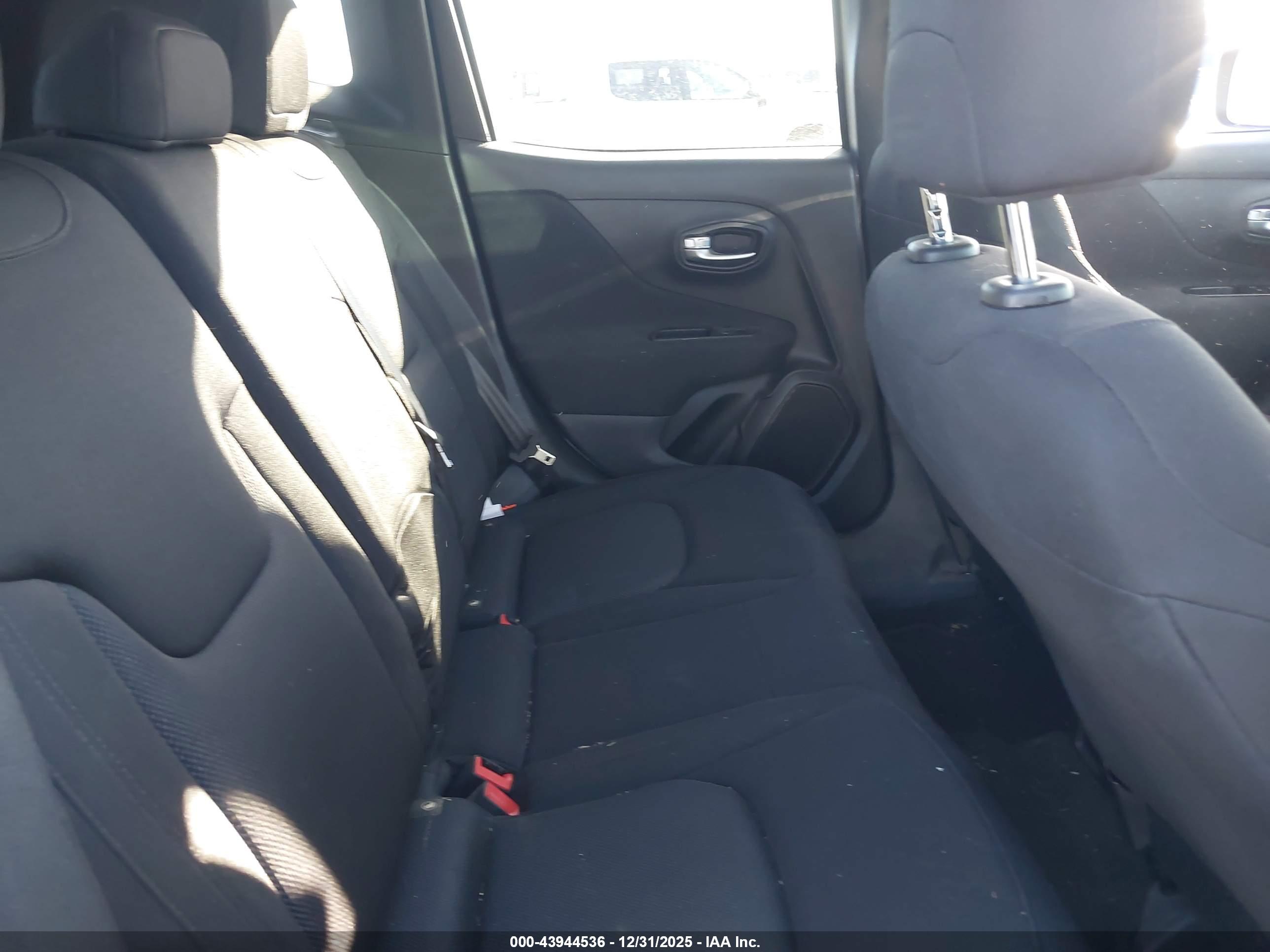 JEEP RENEGADE image 8