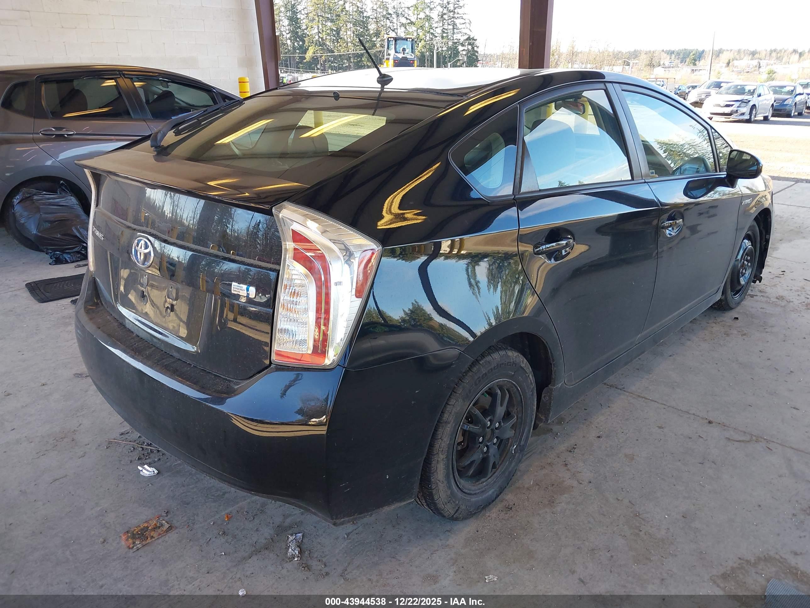 TOYOTA PRIUS image 4