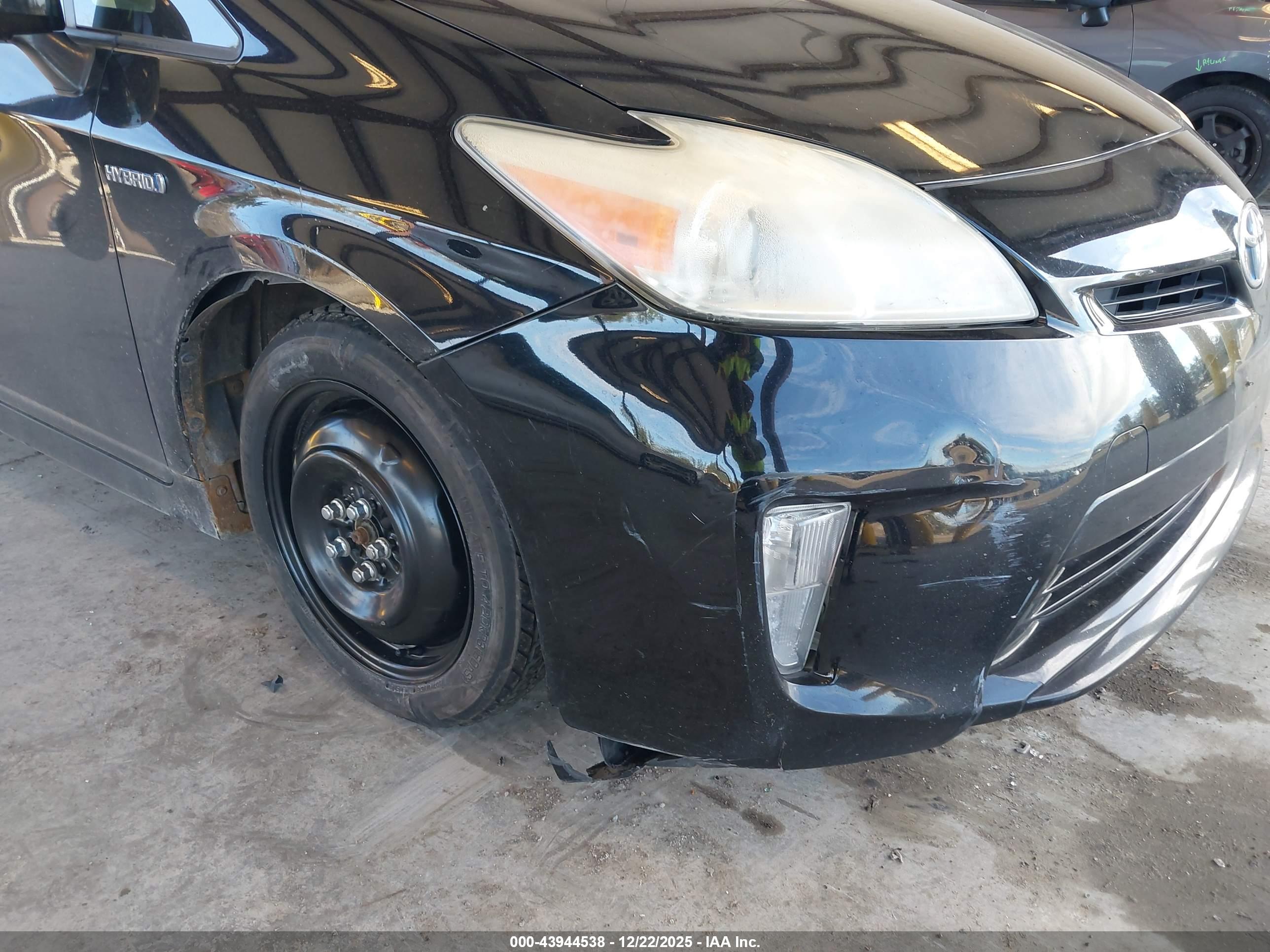 TOYOTA PRIUS image 6