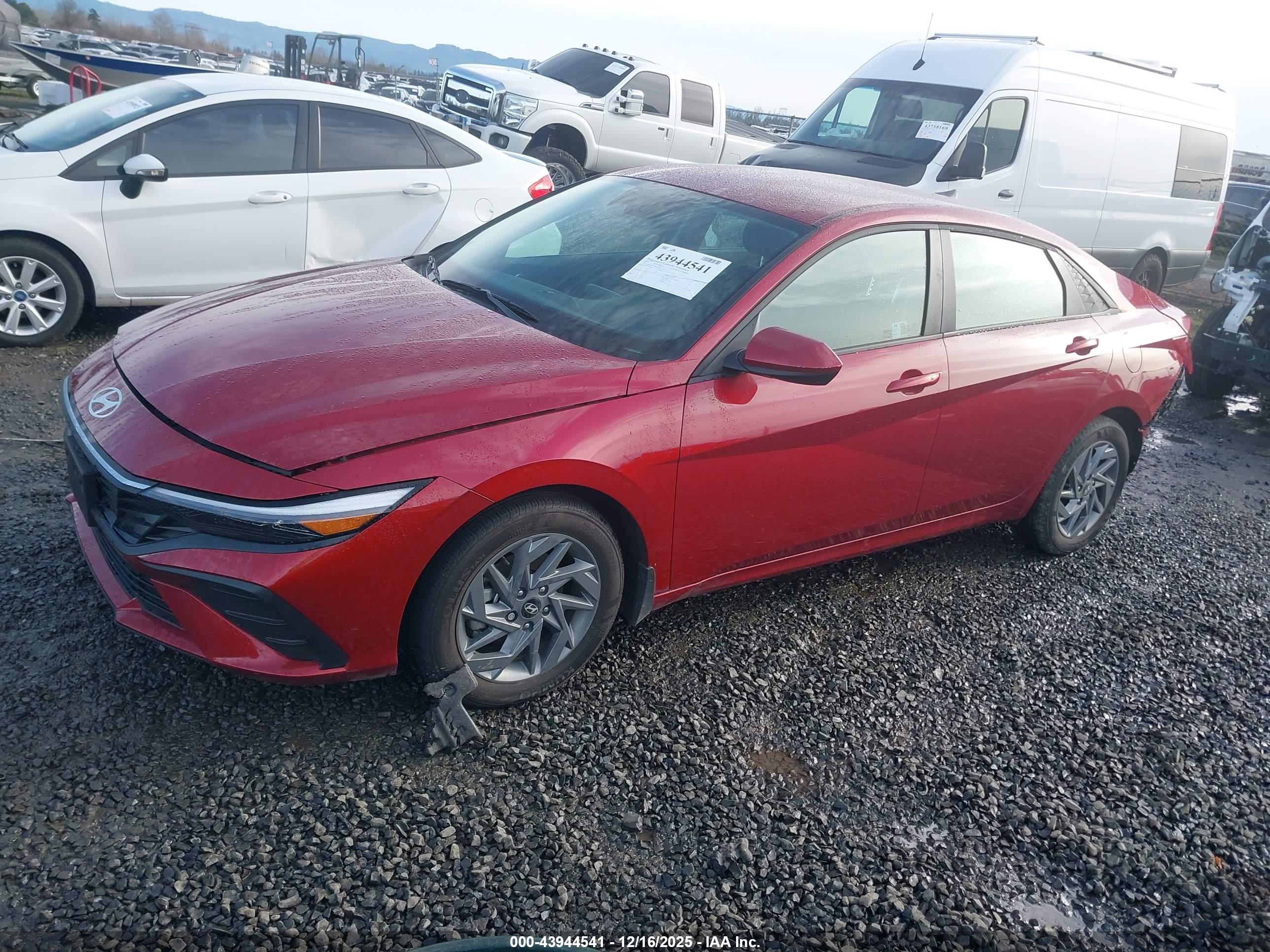 HYUNDAI ELANTRA image 2