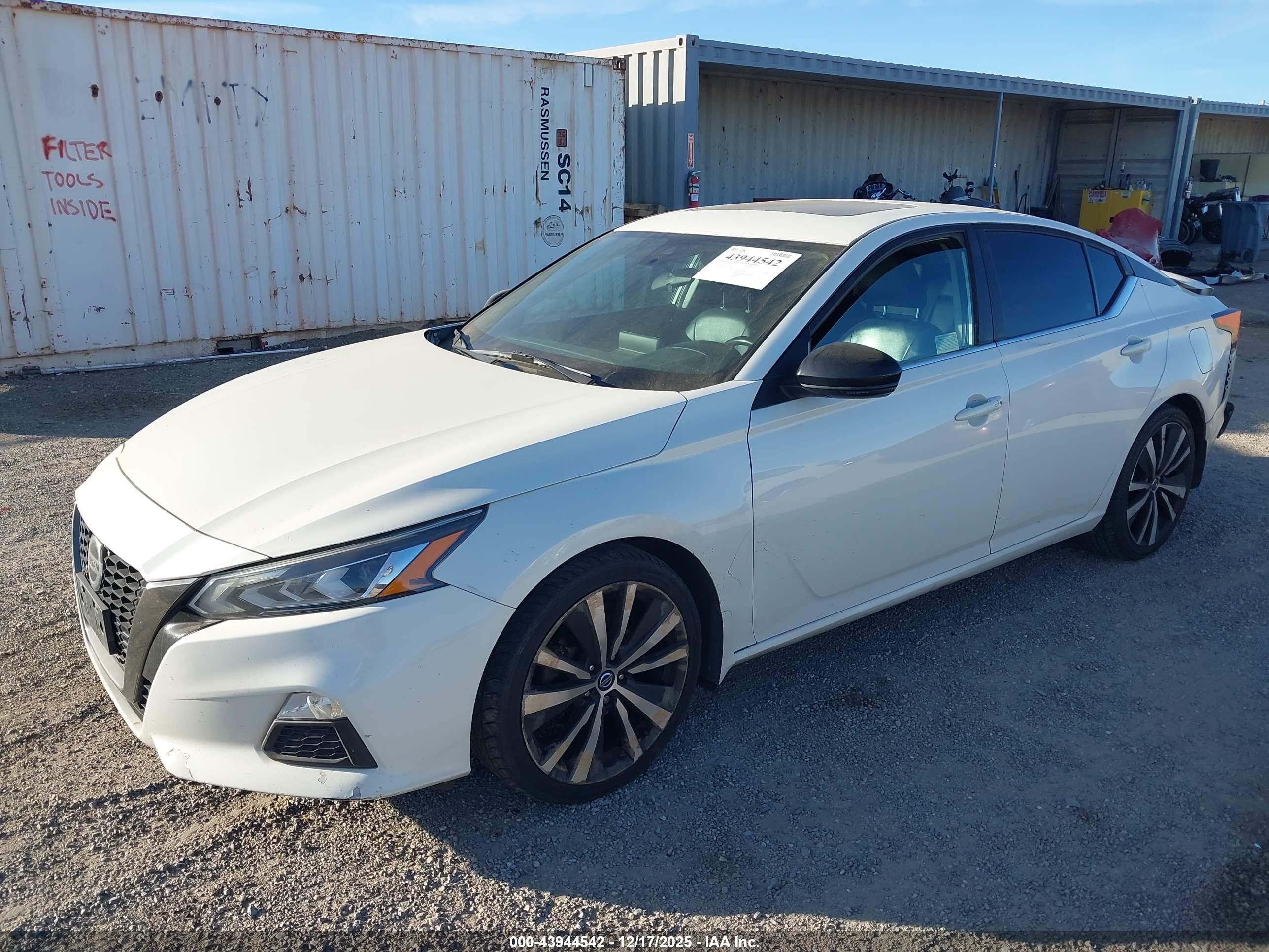 NISSAN ALTIMA image 2