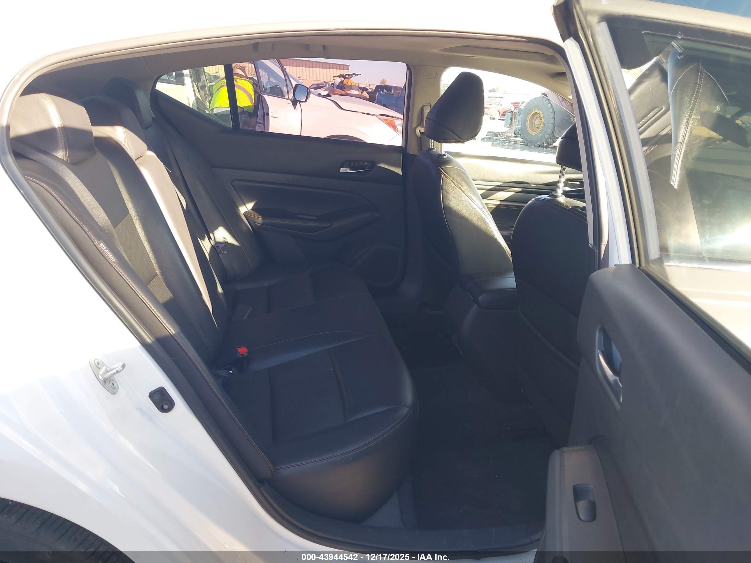 NISSAN ALTIMA image 8