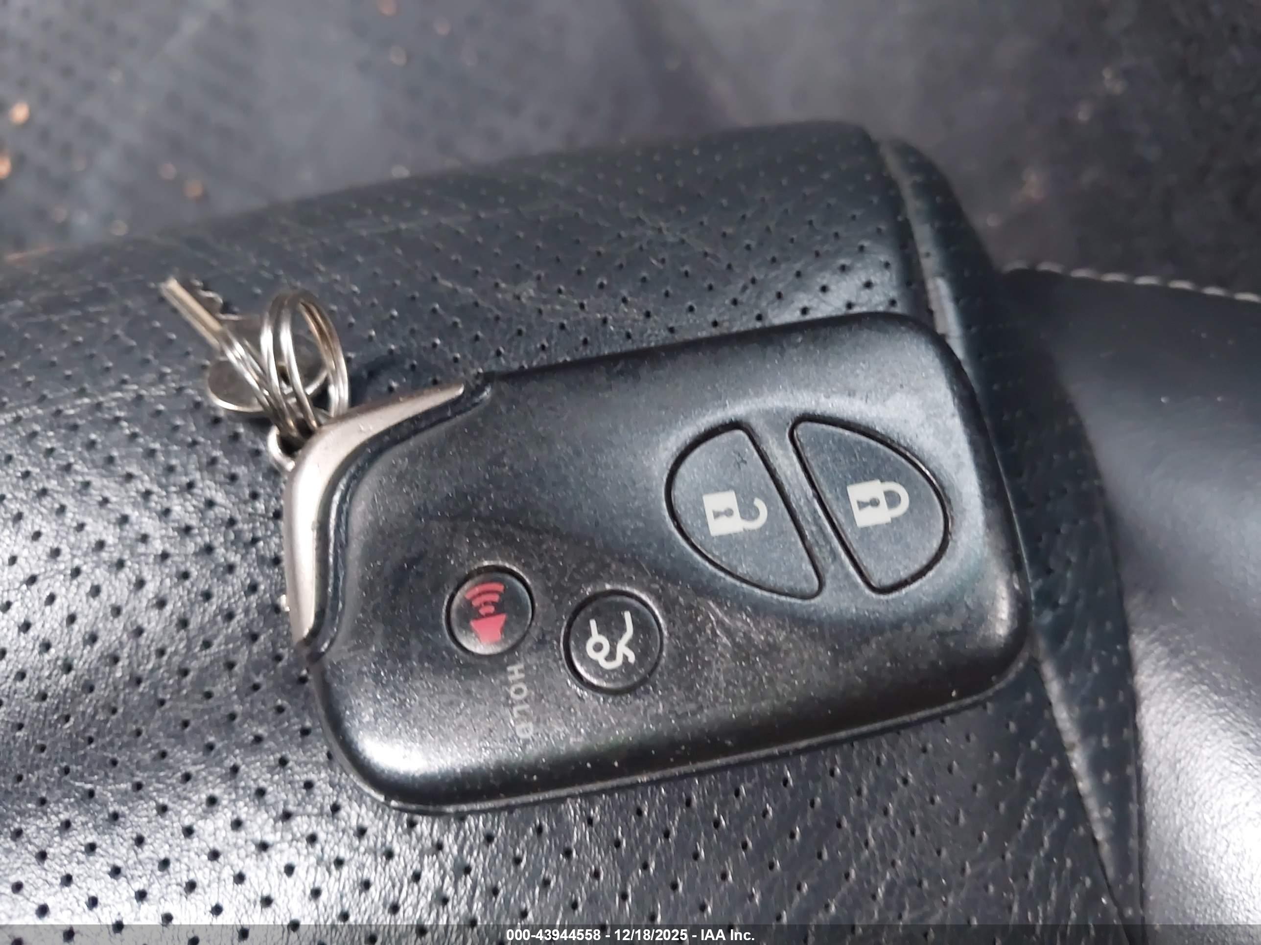 LEXUS IS image 11