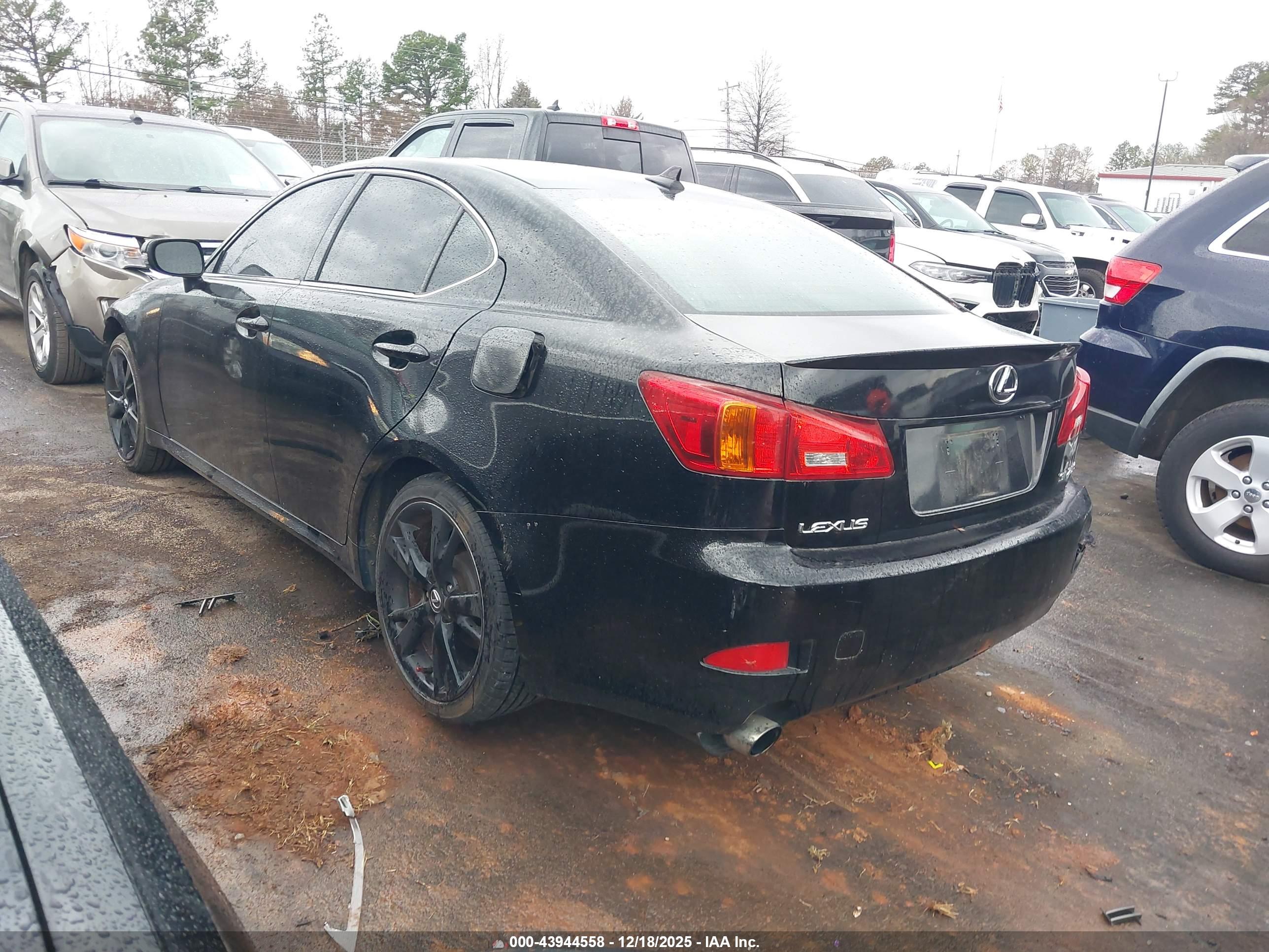 LEXUS IS image 3