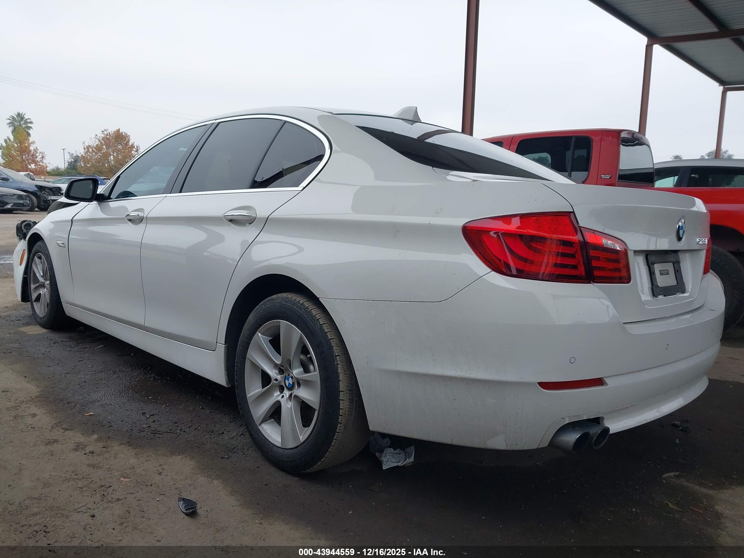 BMW 528I image 3