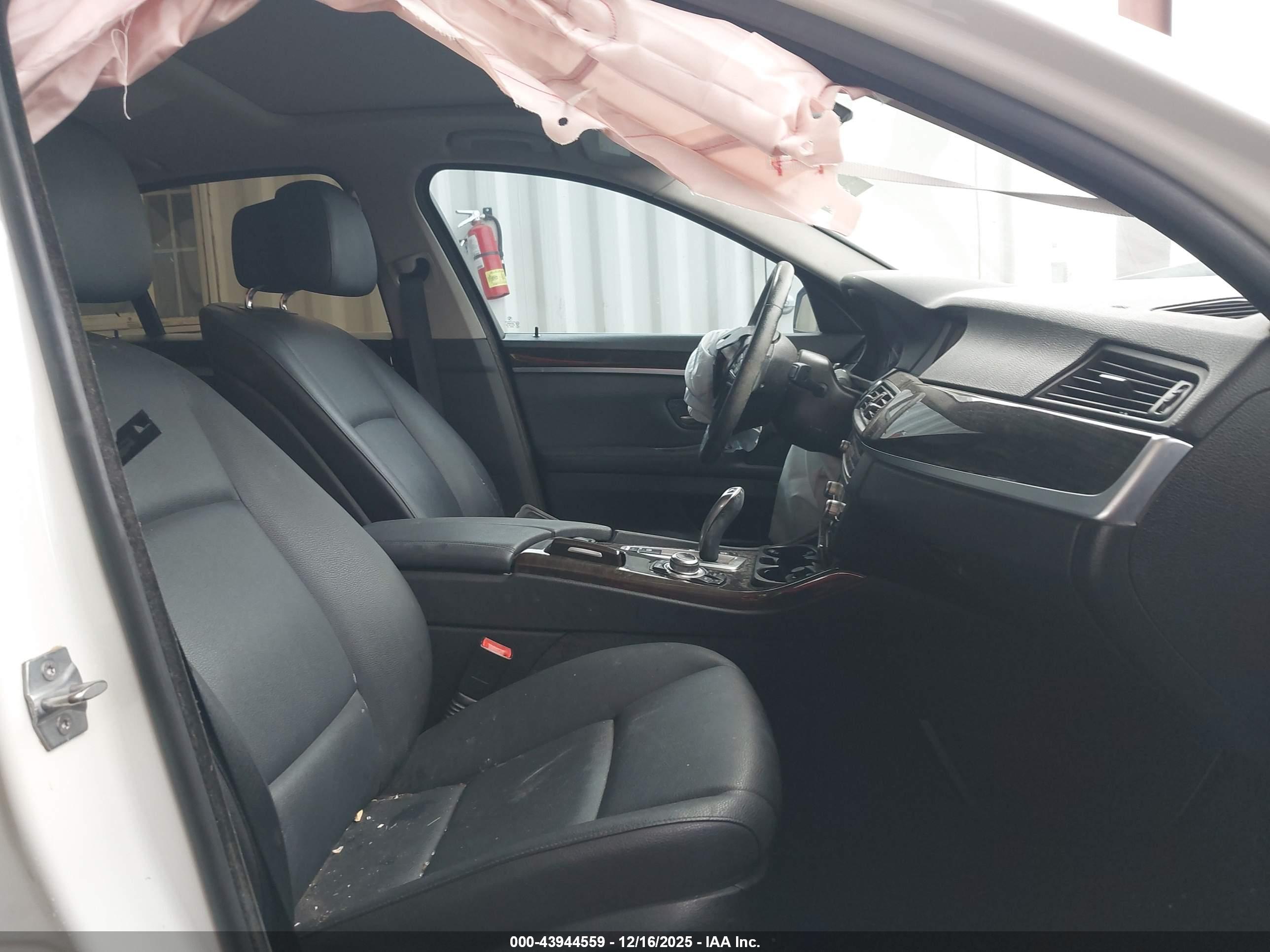 BMW 528I image 5