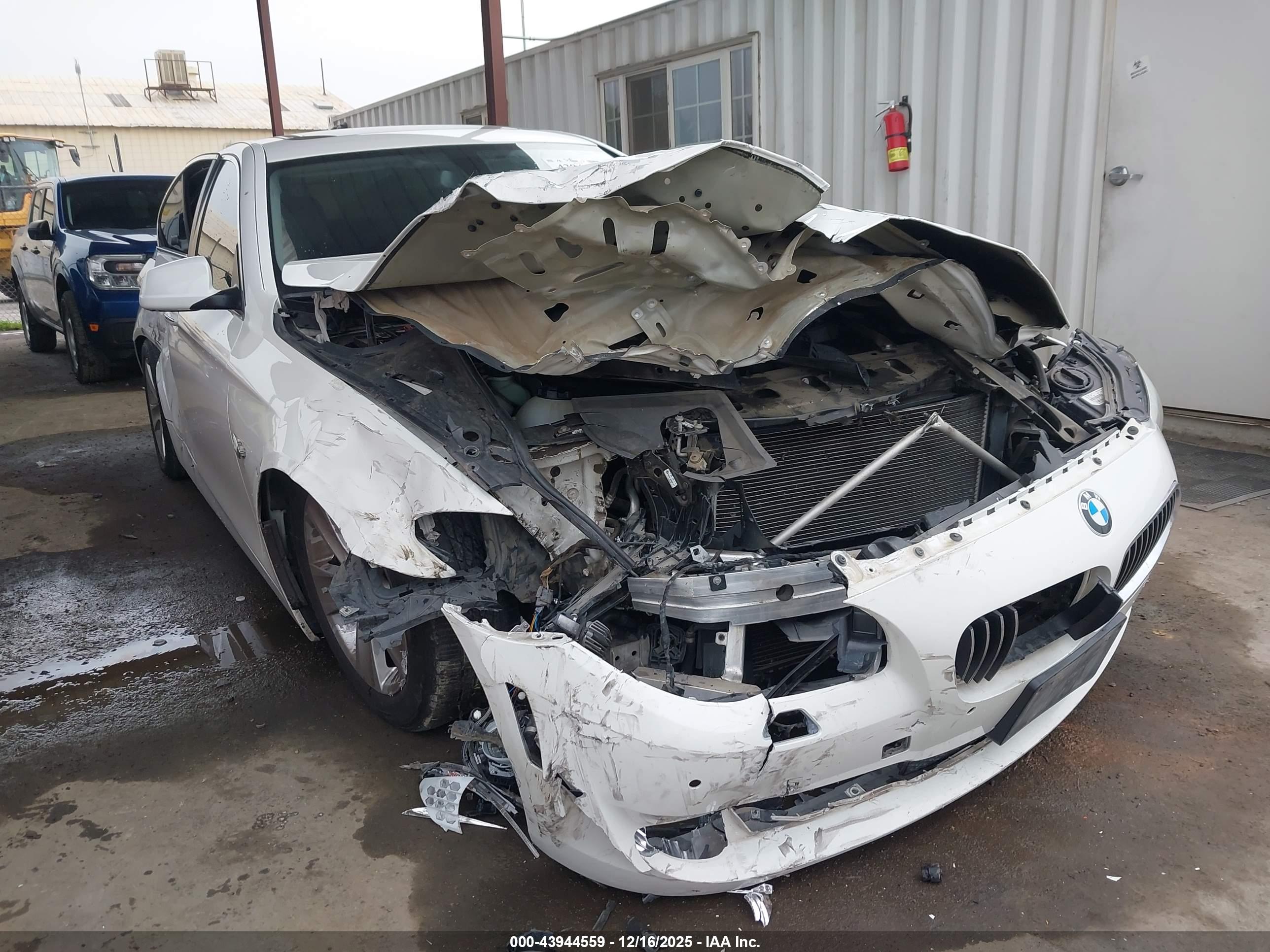 BMW 528I image 6