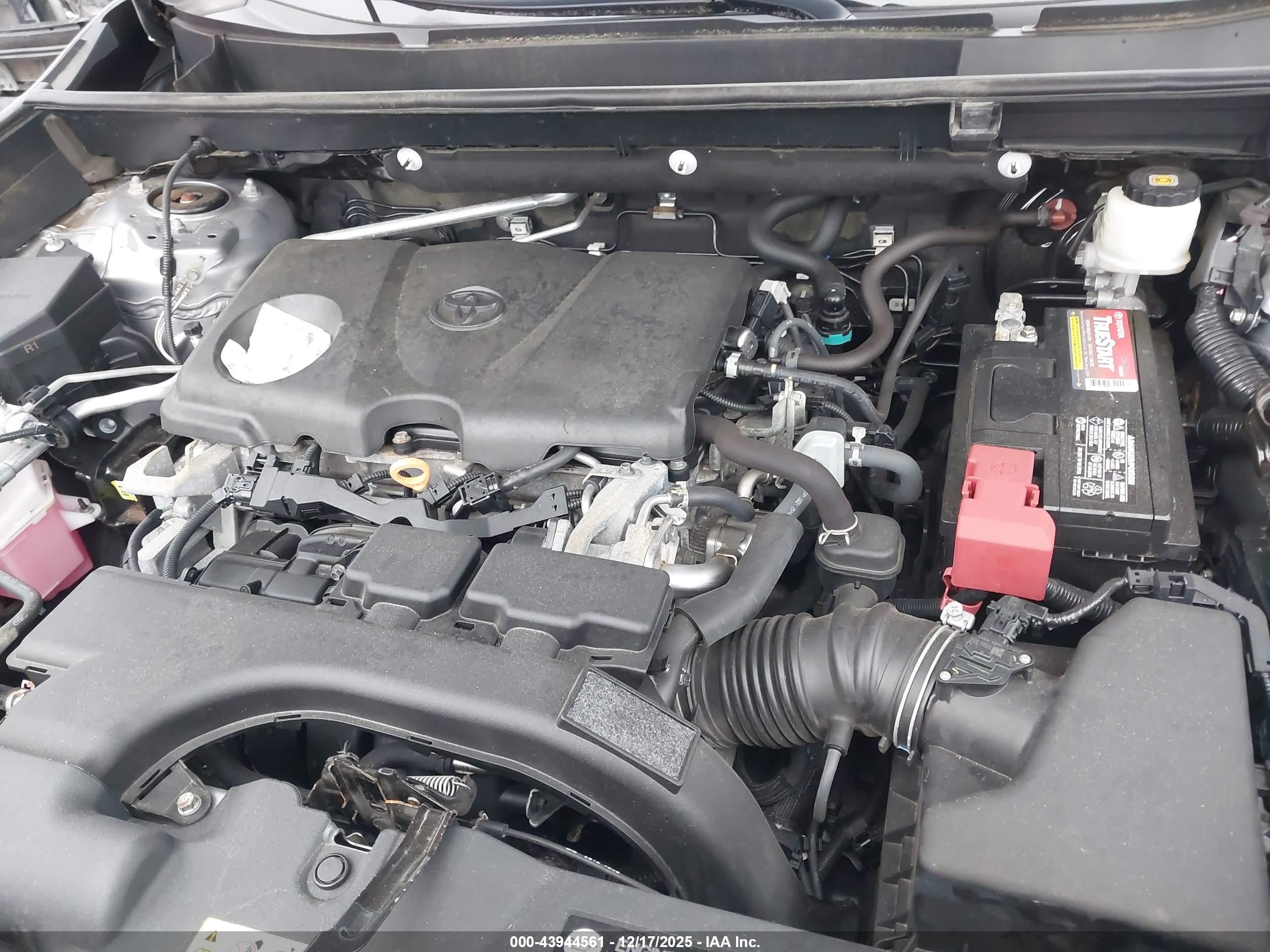 TOYOTA RAV4 image 10