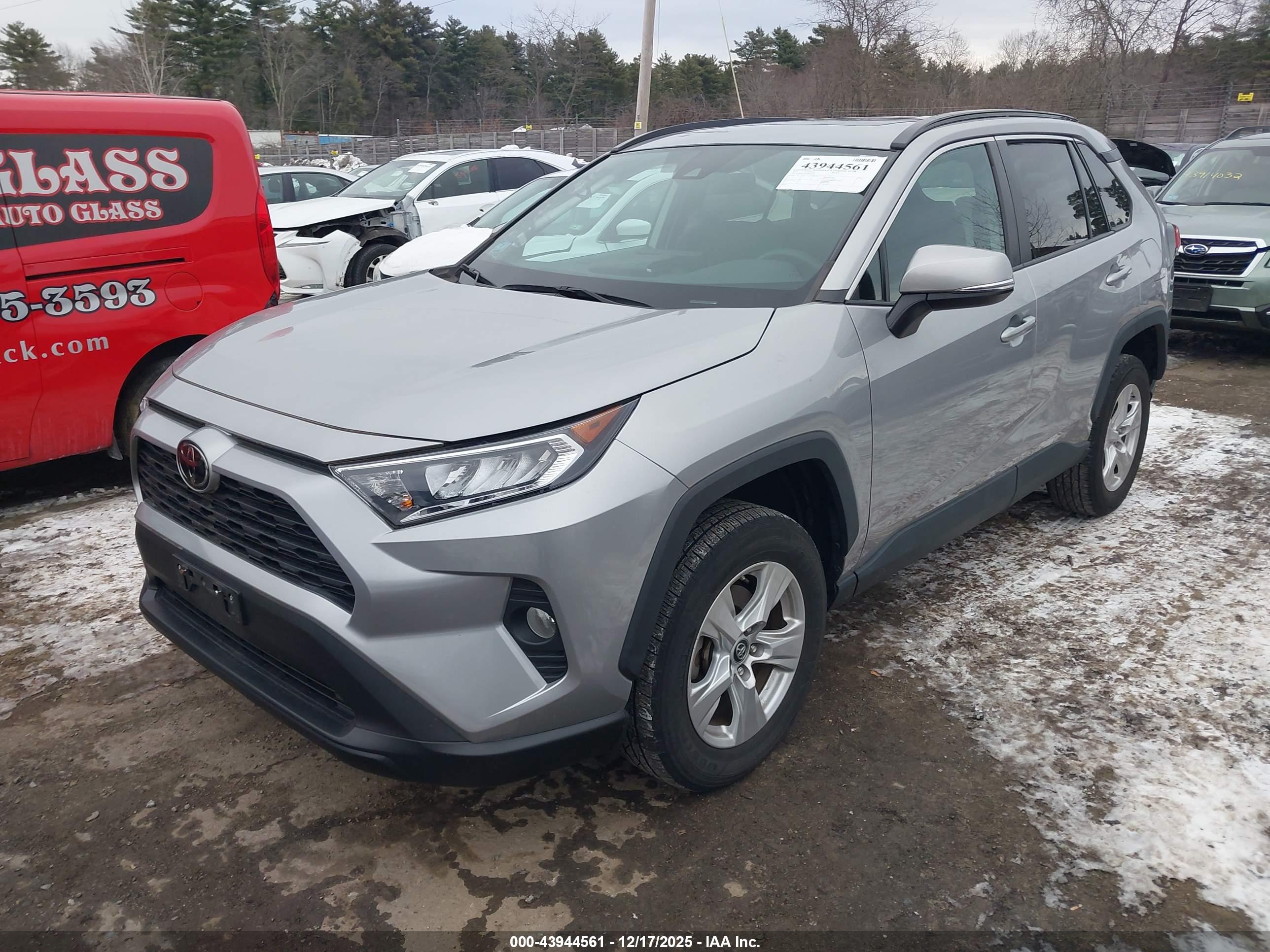 TOYOTA RAV4 image 2