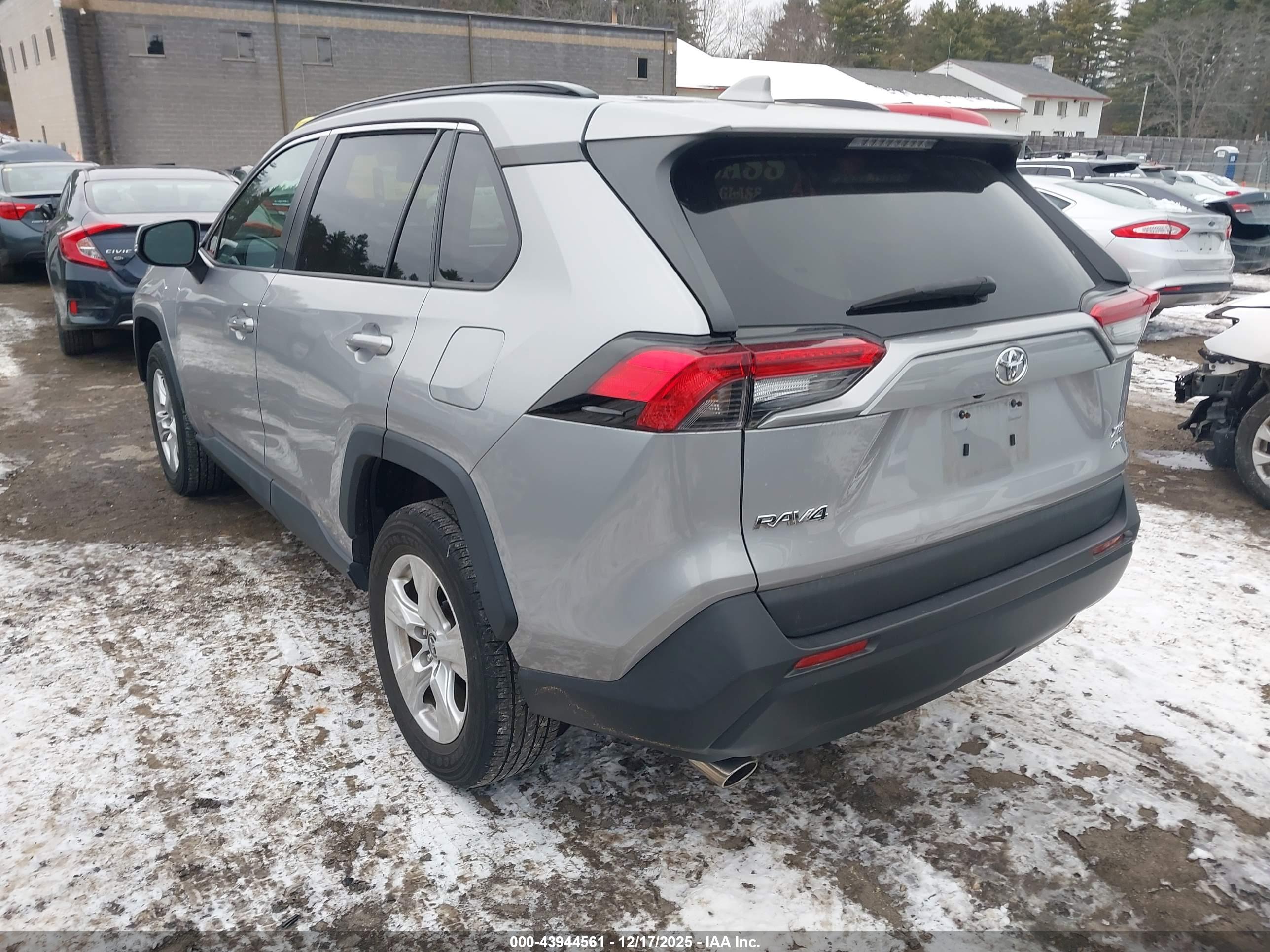 TOYOTA RAV4 image 3