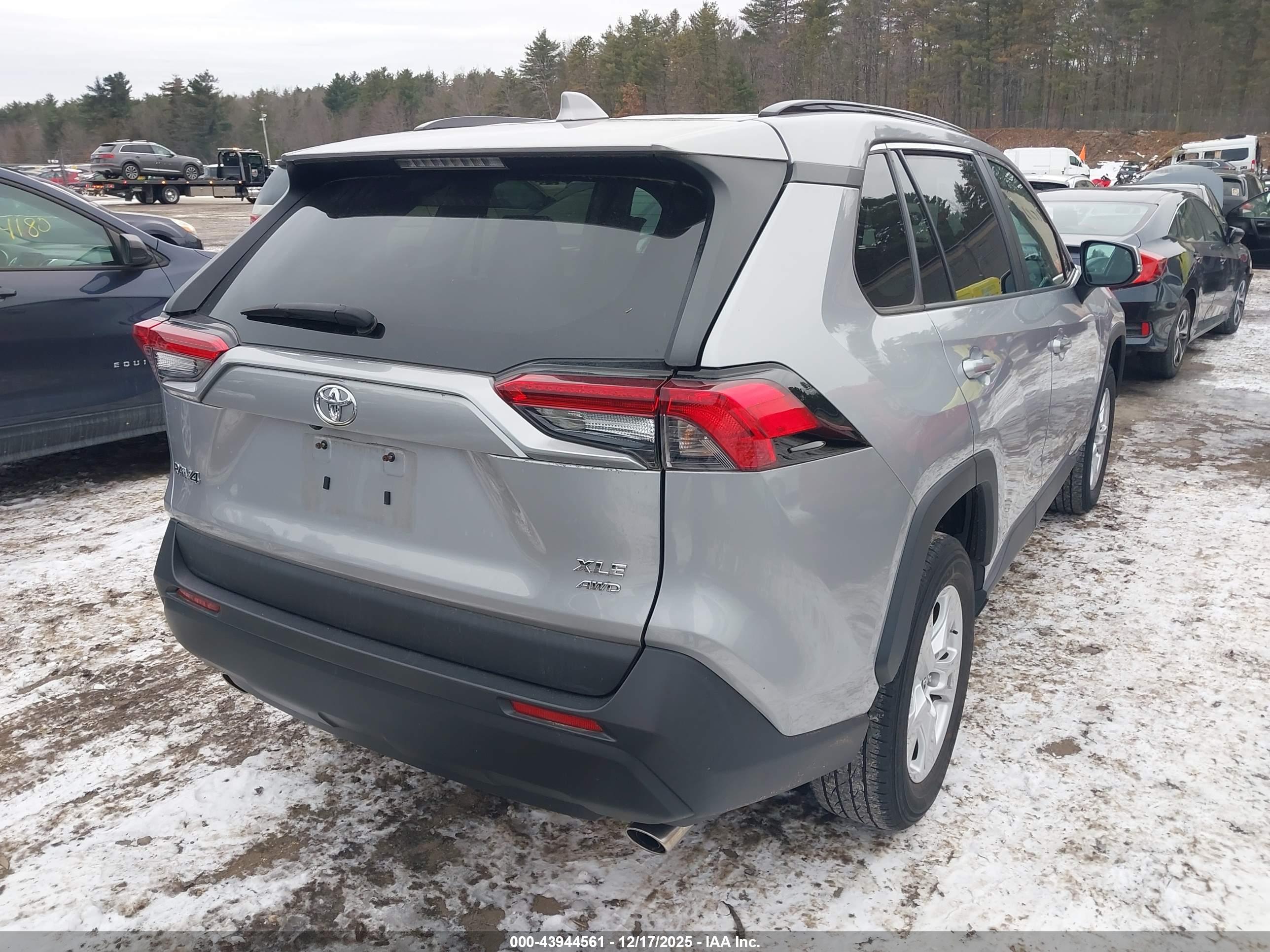 TOYOTA RAV4 image 4