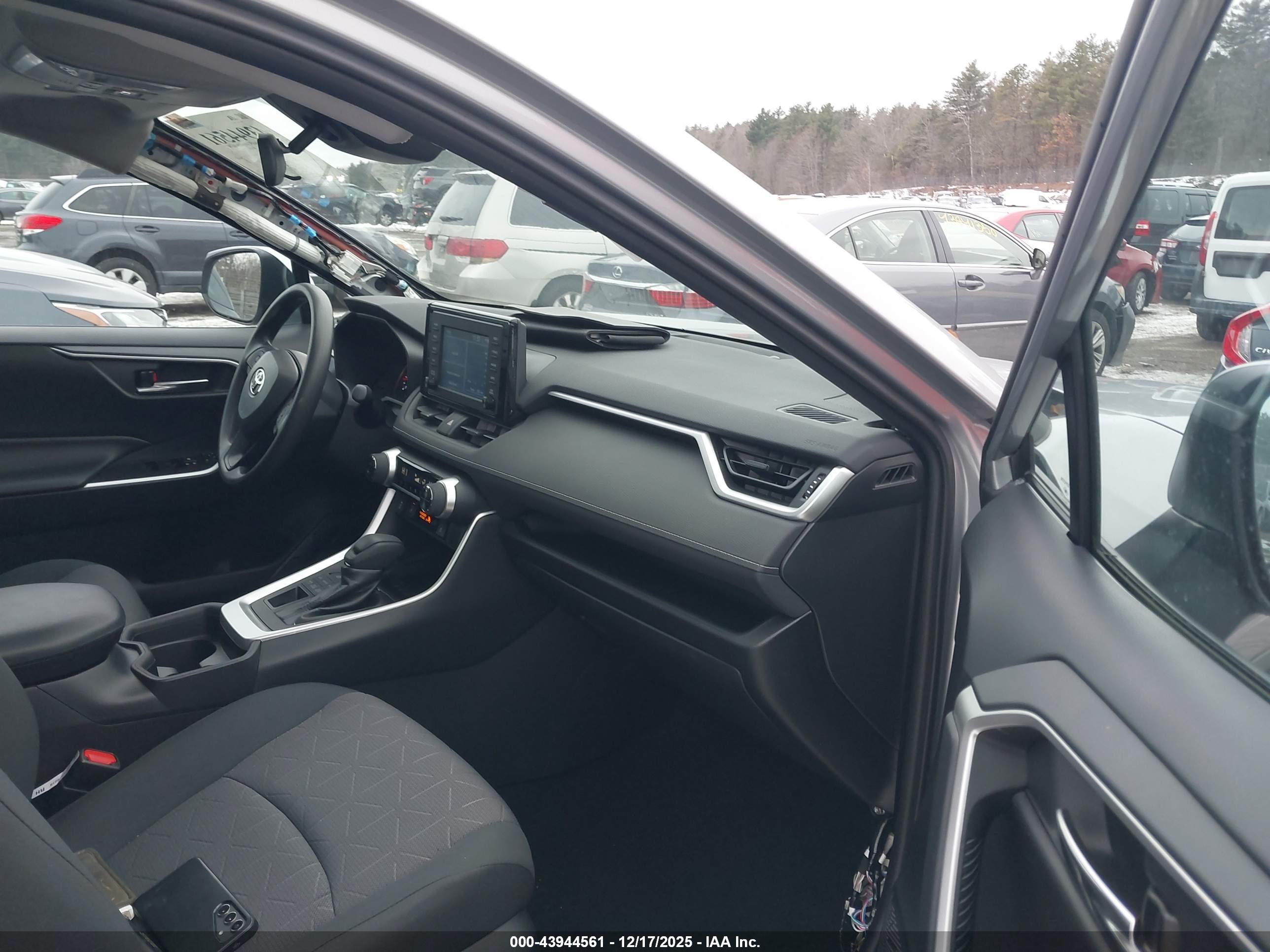 TOYOTA RAV4 image 5