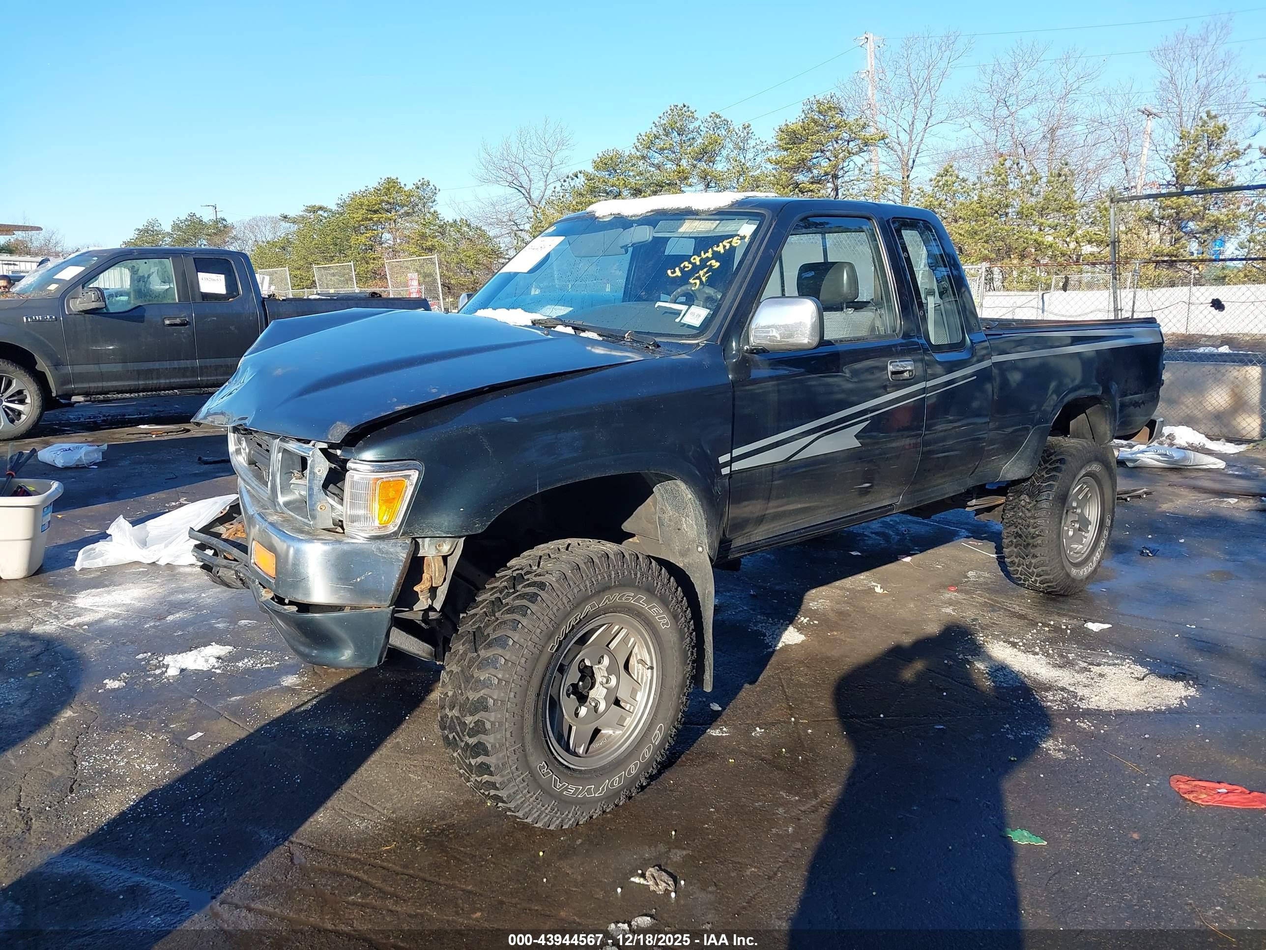 TOYOTA PICKUP image 2