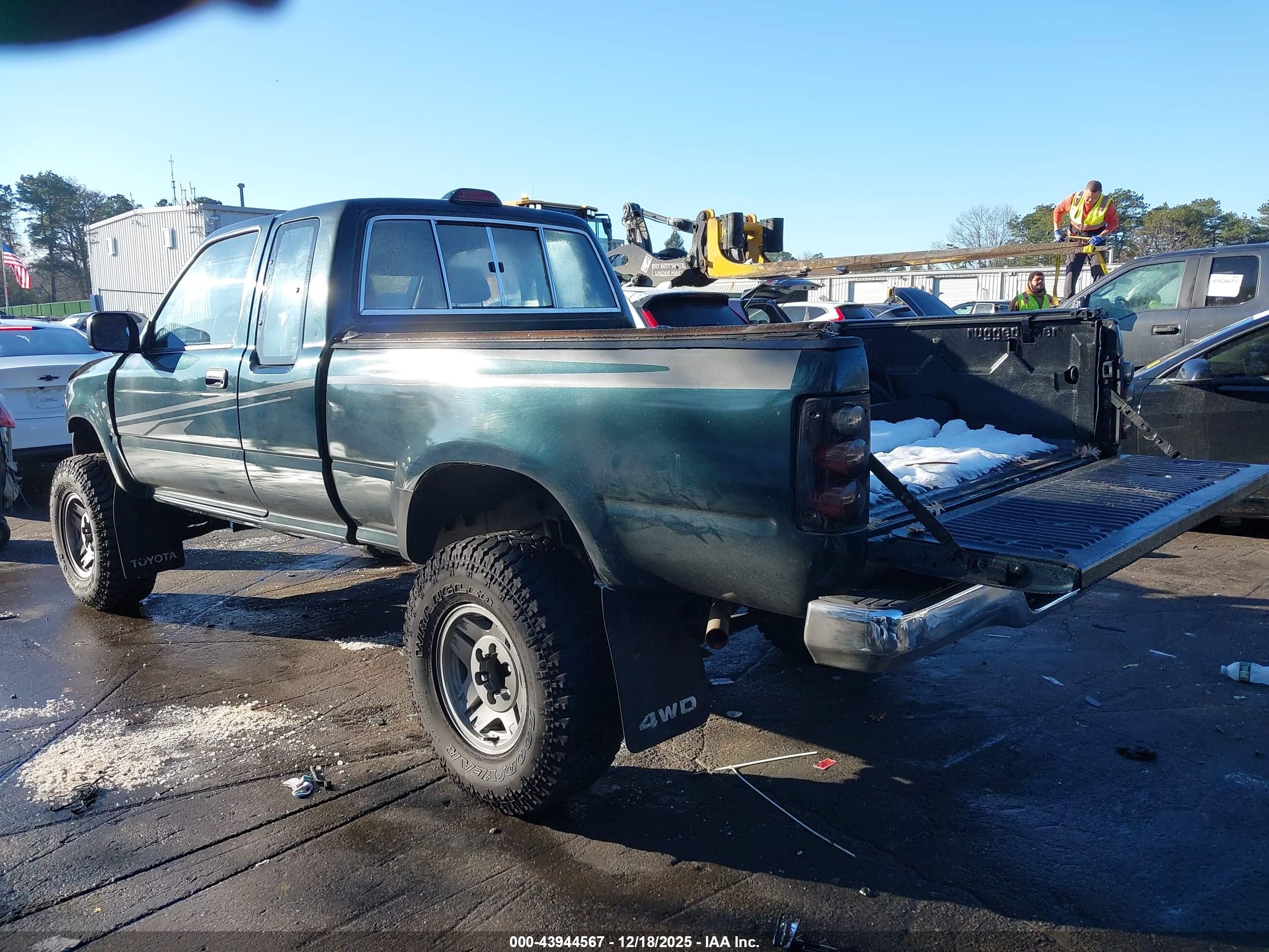 TOYOTA PICKUP image 3