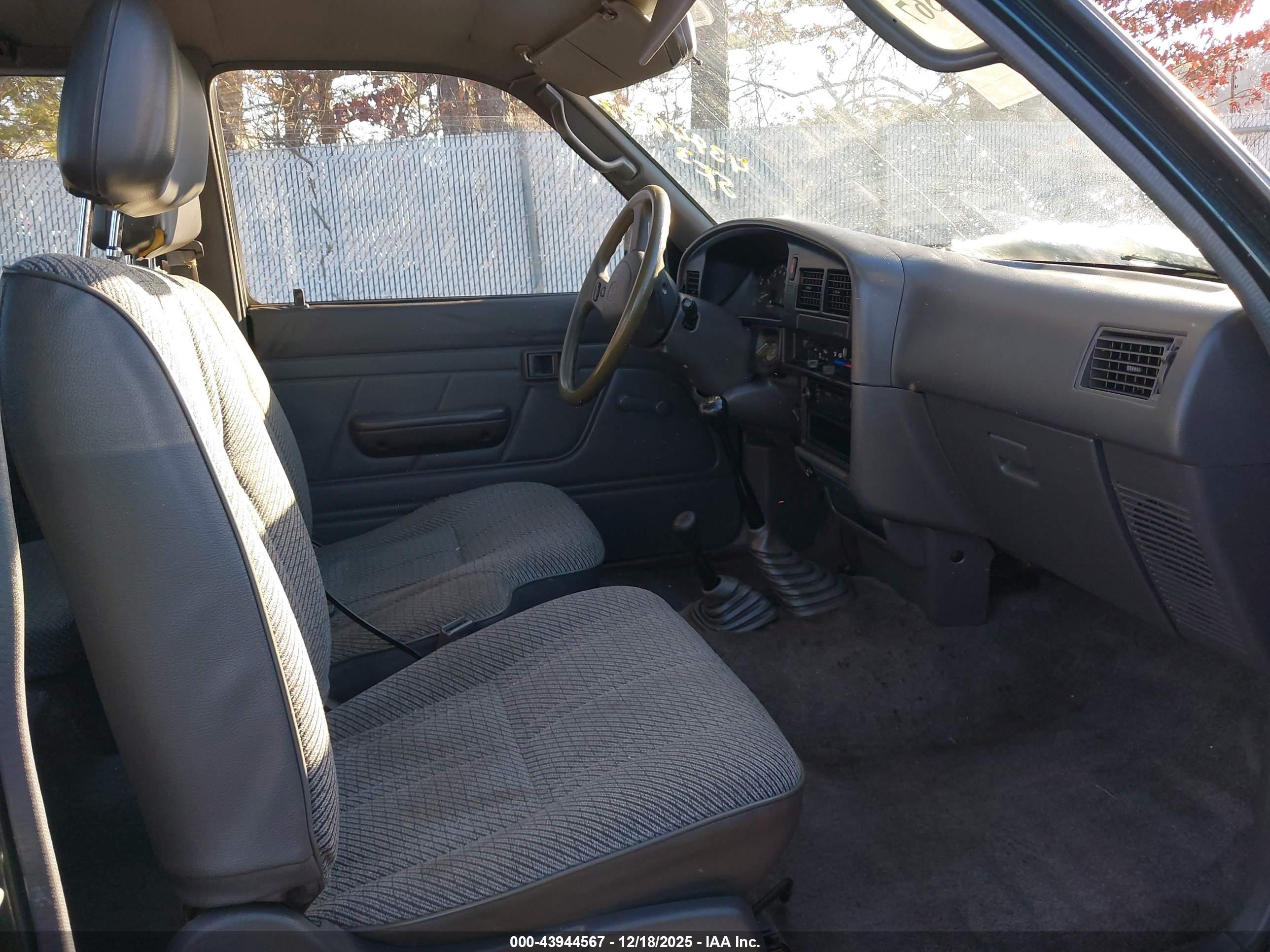 TOYOTA PICKUP image 5