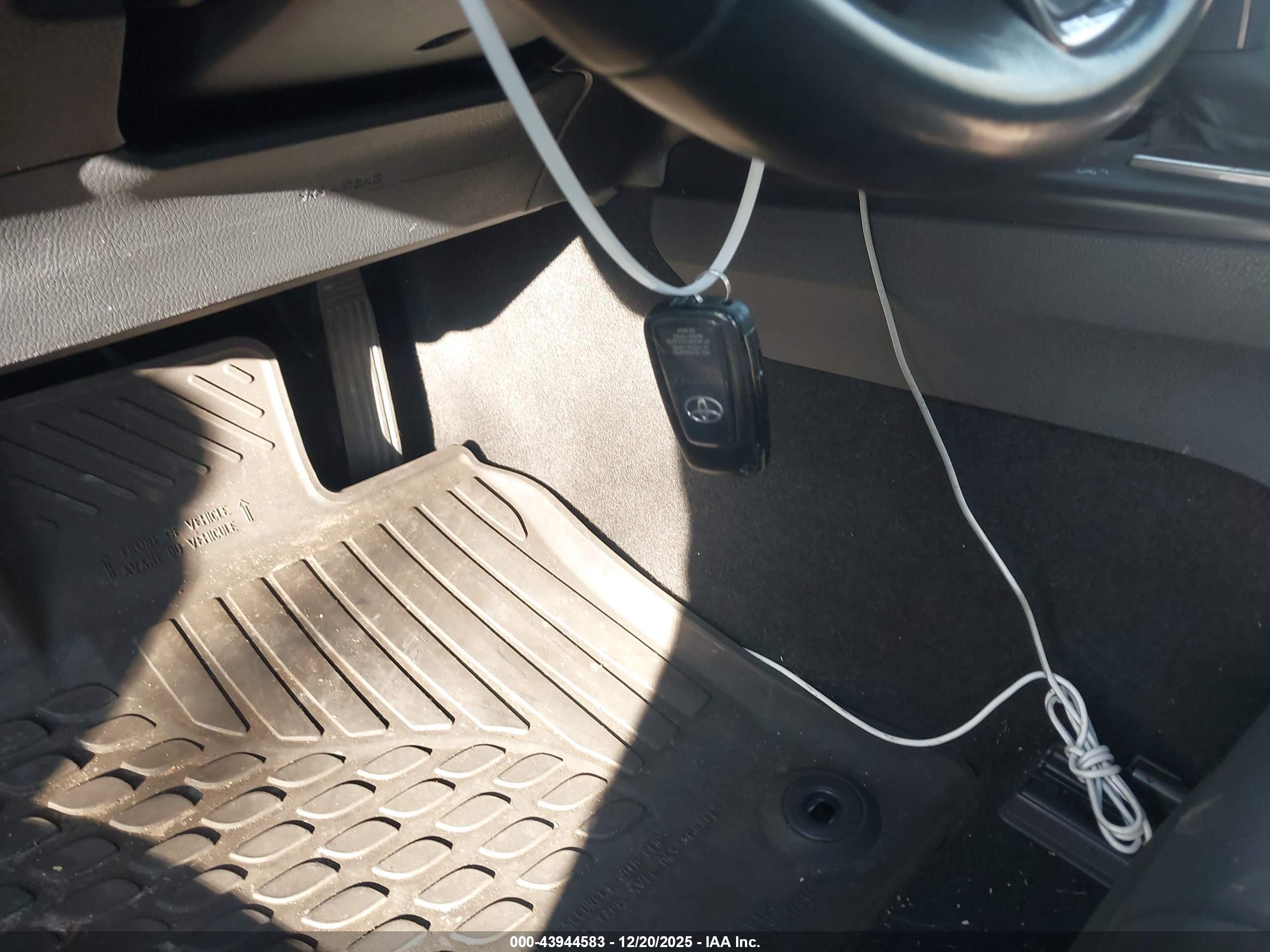 TOYOTA CAMRY image 11