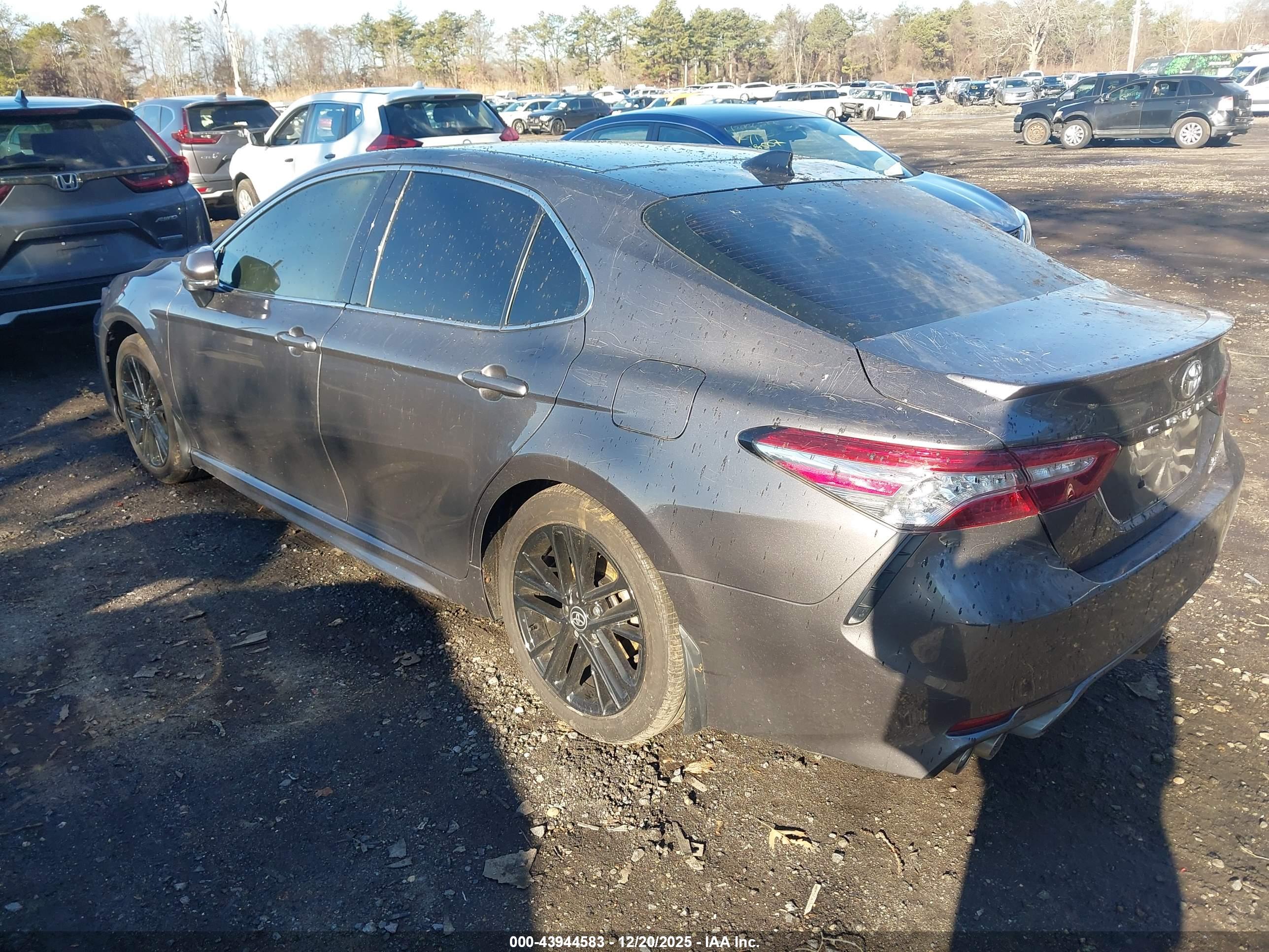 TOYOTA CAMRY image 3