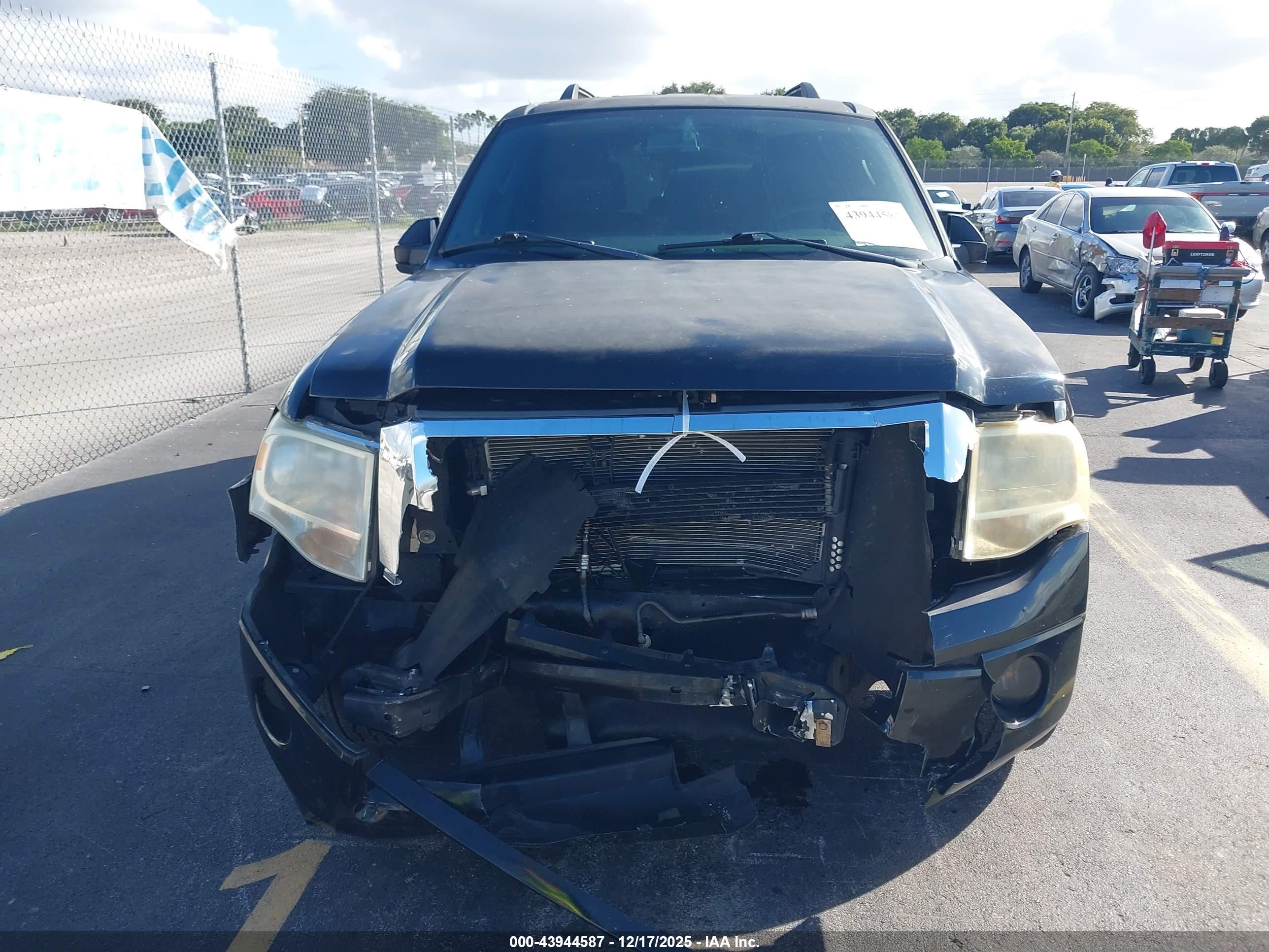 FORD EXPEDITION image 6