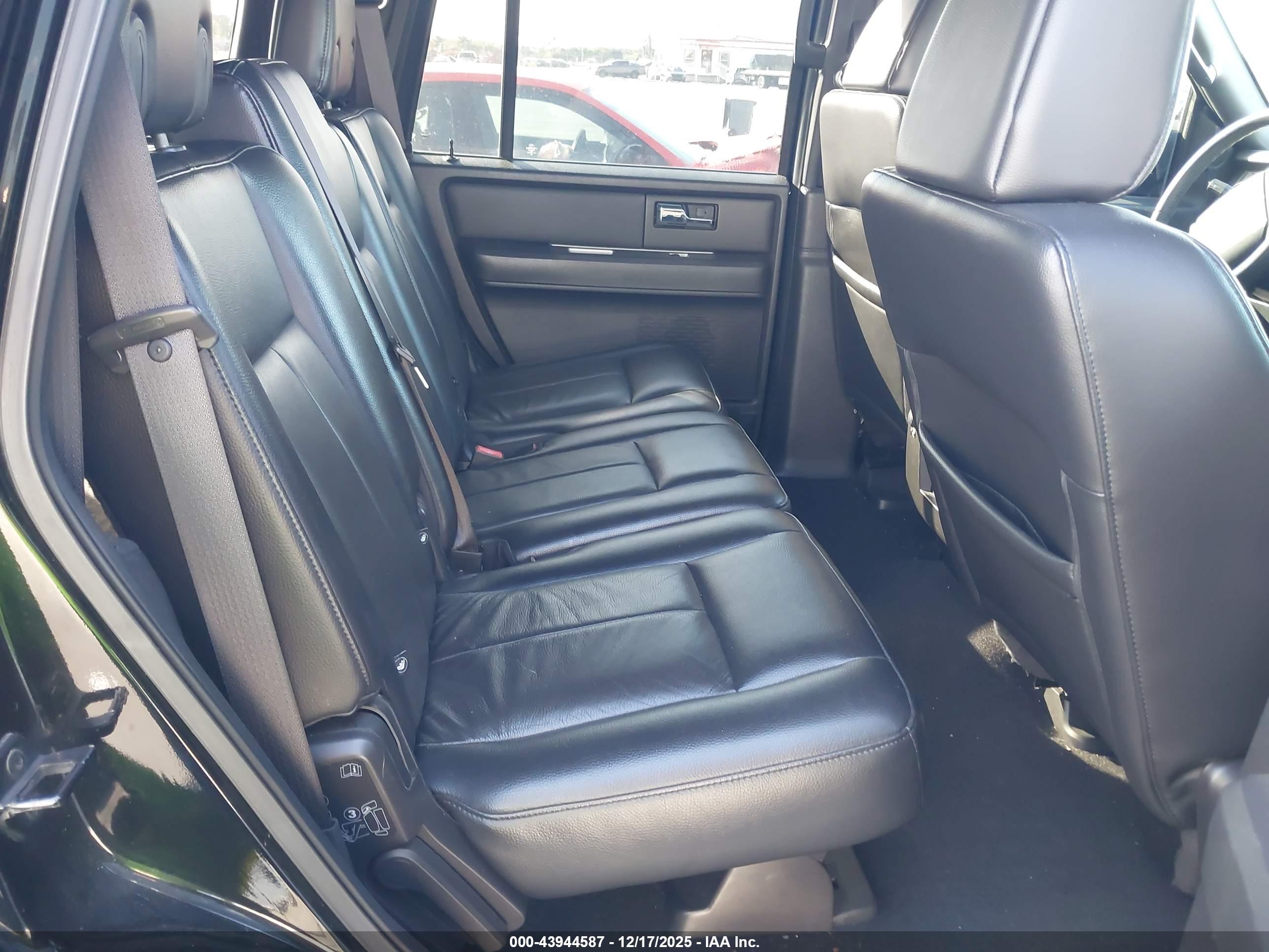 FORD EXPEDITION image 8