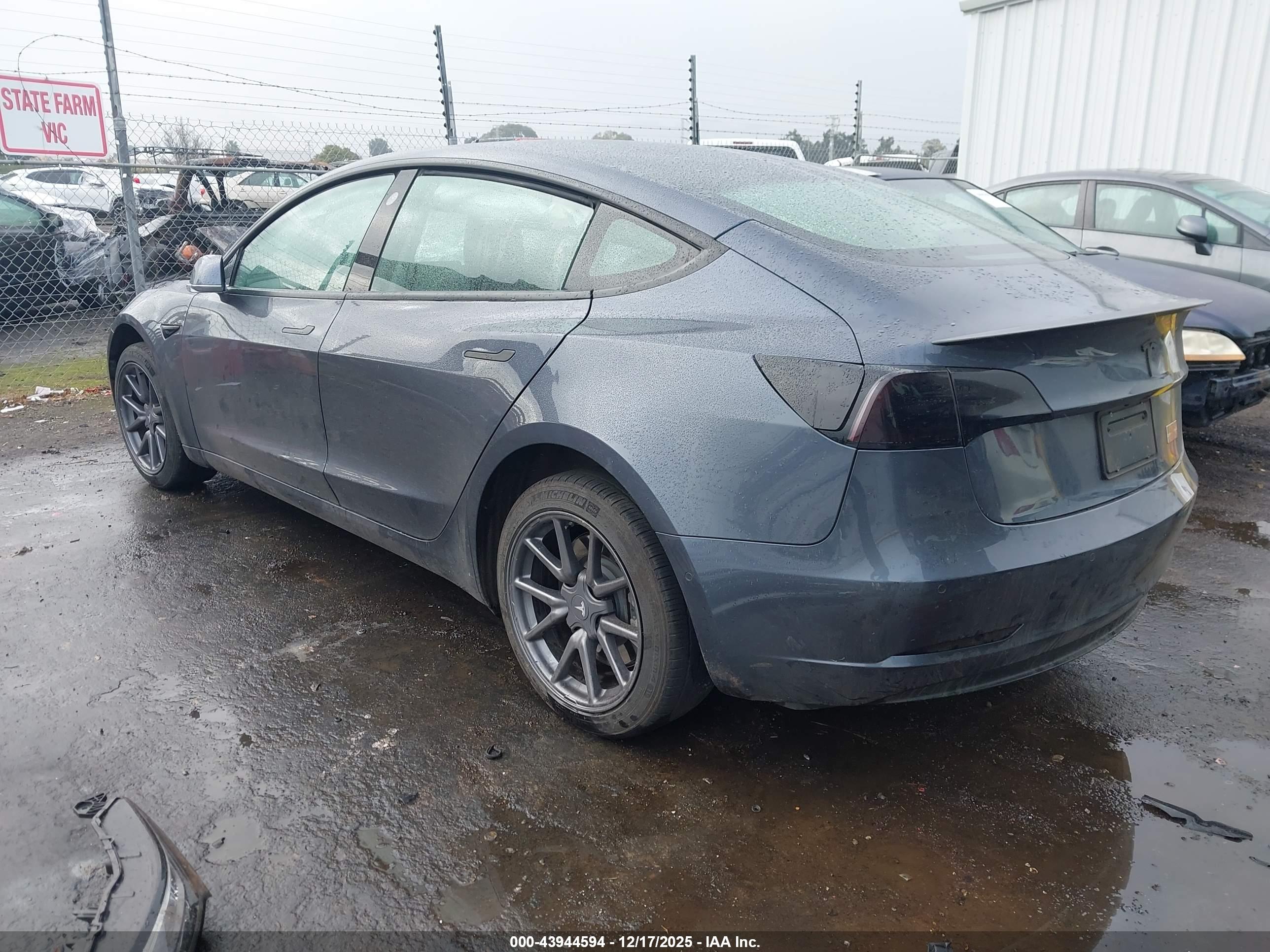 TESLA MODEL image 3
