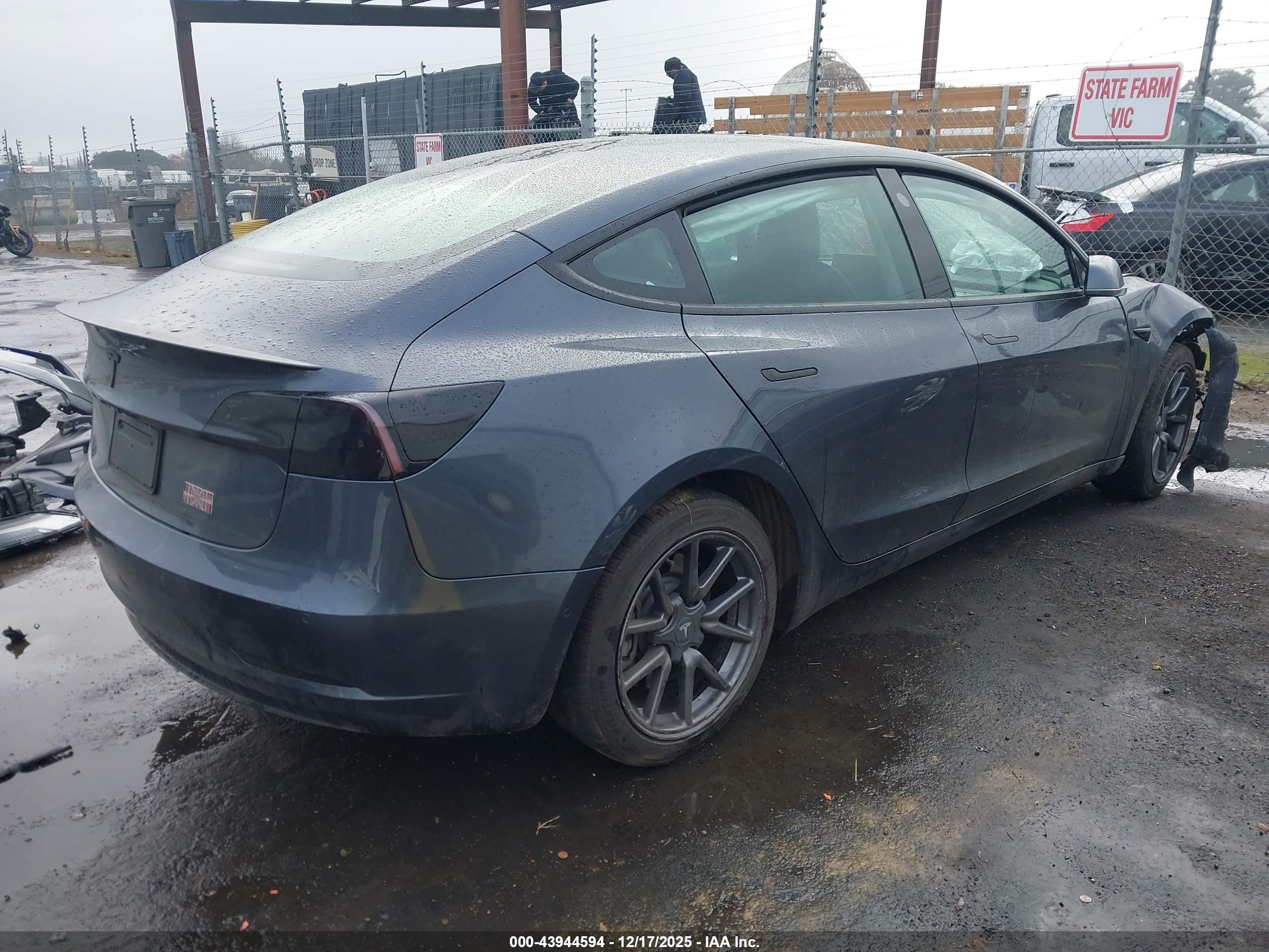 TESLA MODEL image 4