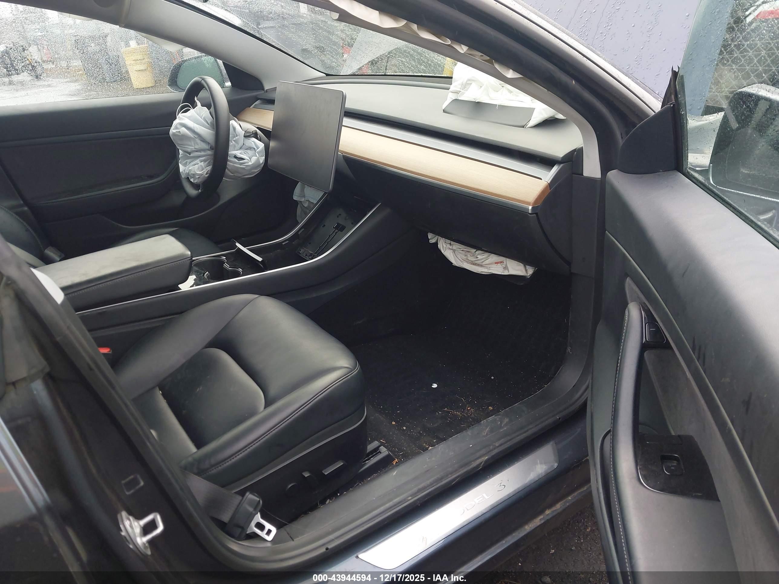 TESLA MODEL image 5
