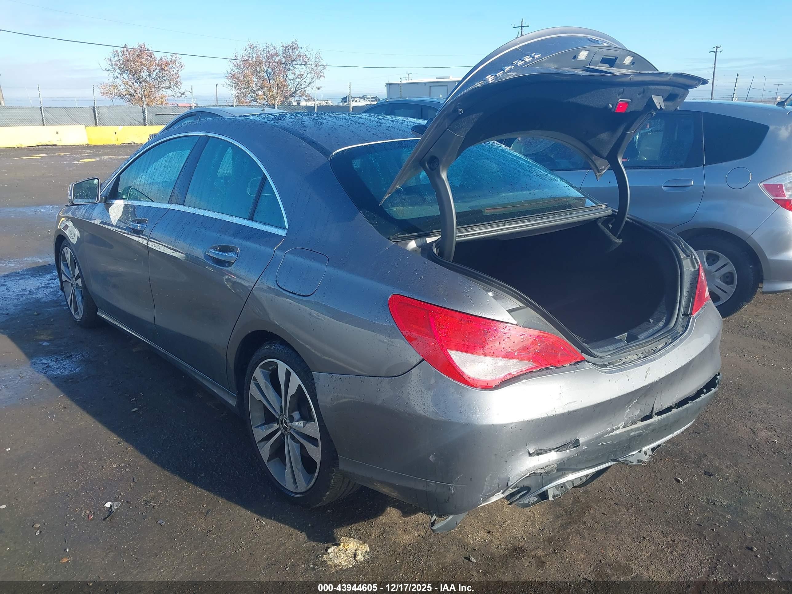 MERCEDES-BENZ CLA image 3