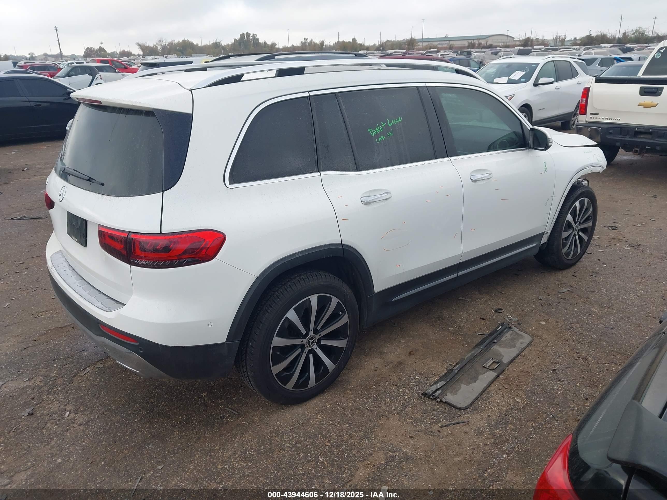 MERCEDES-BENZ GLB image 4