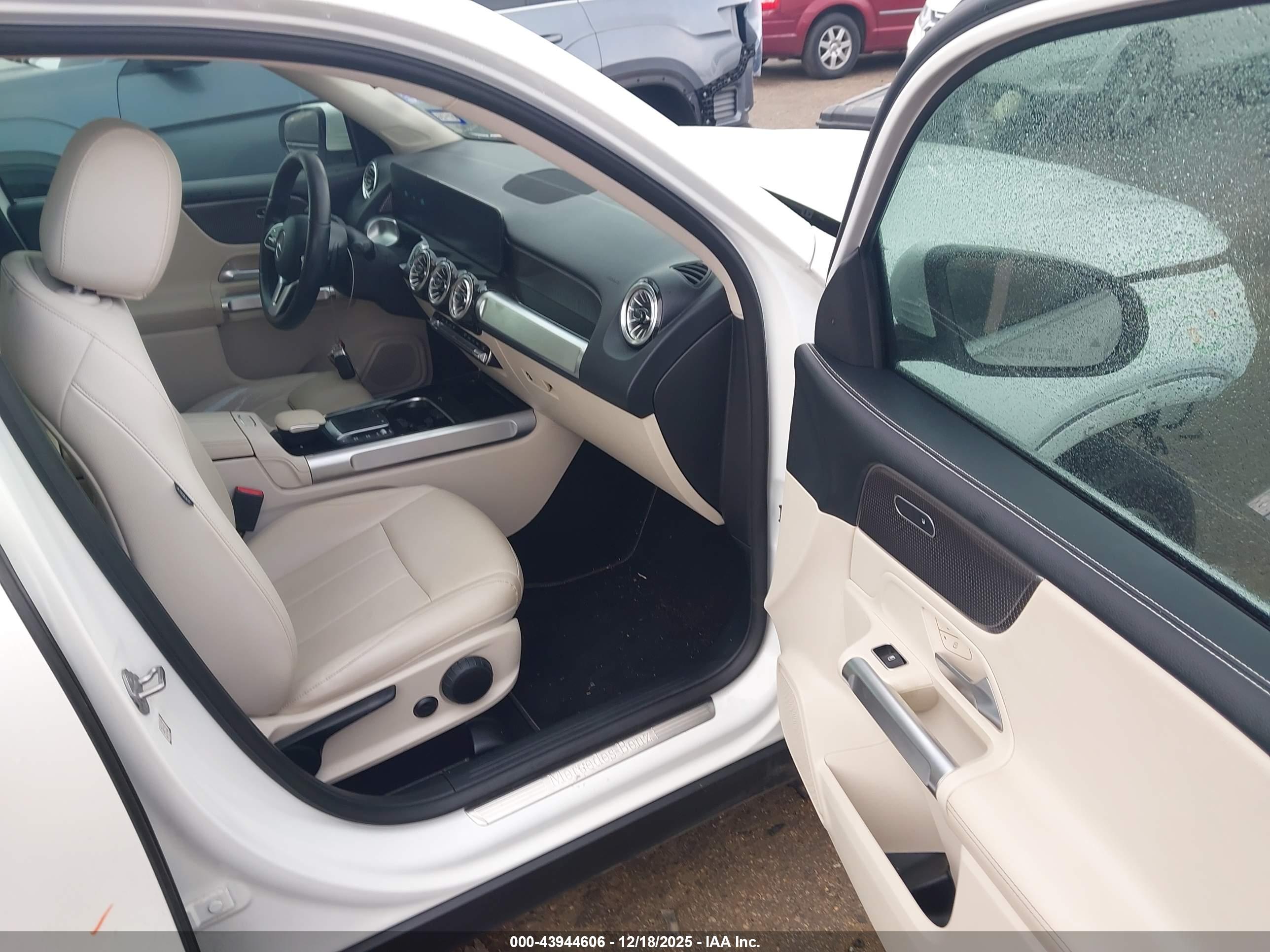 MERCEDES-BENZ GLB image 5