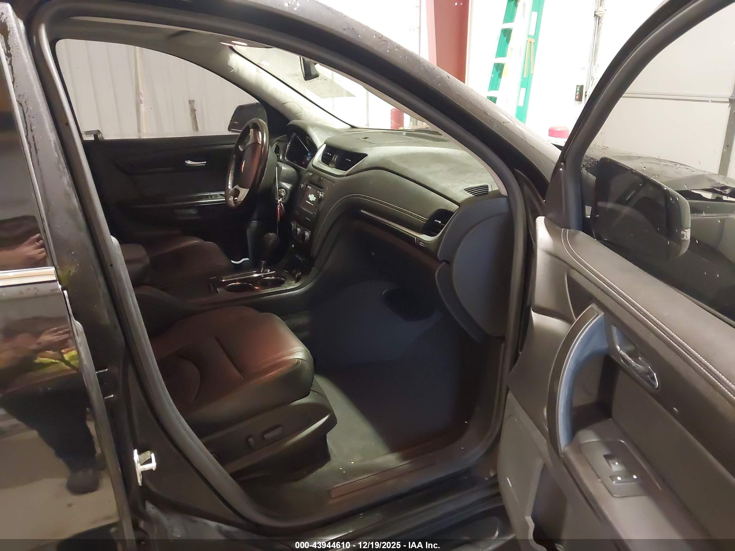 CHEVROLET TRAVERSE image 5