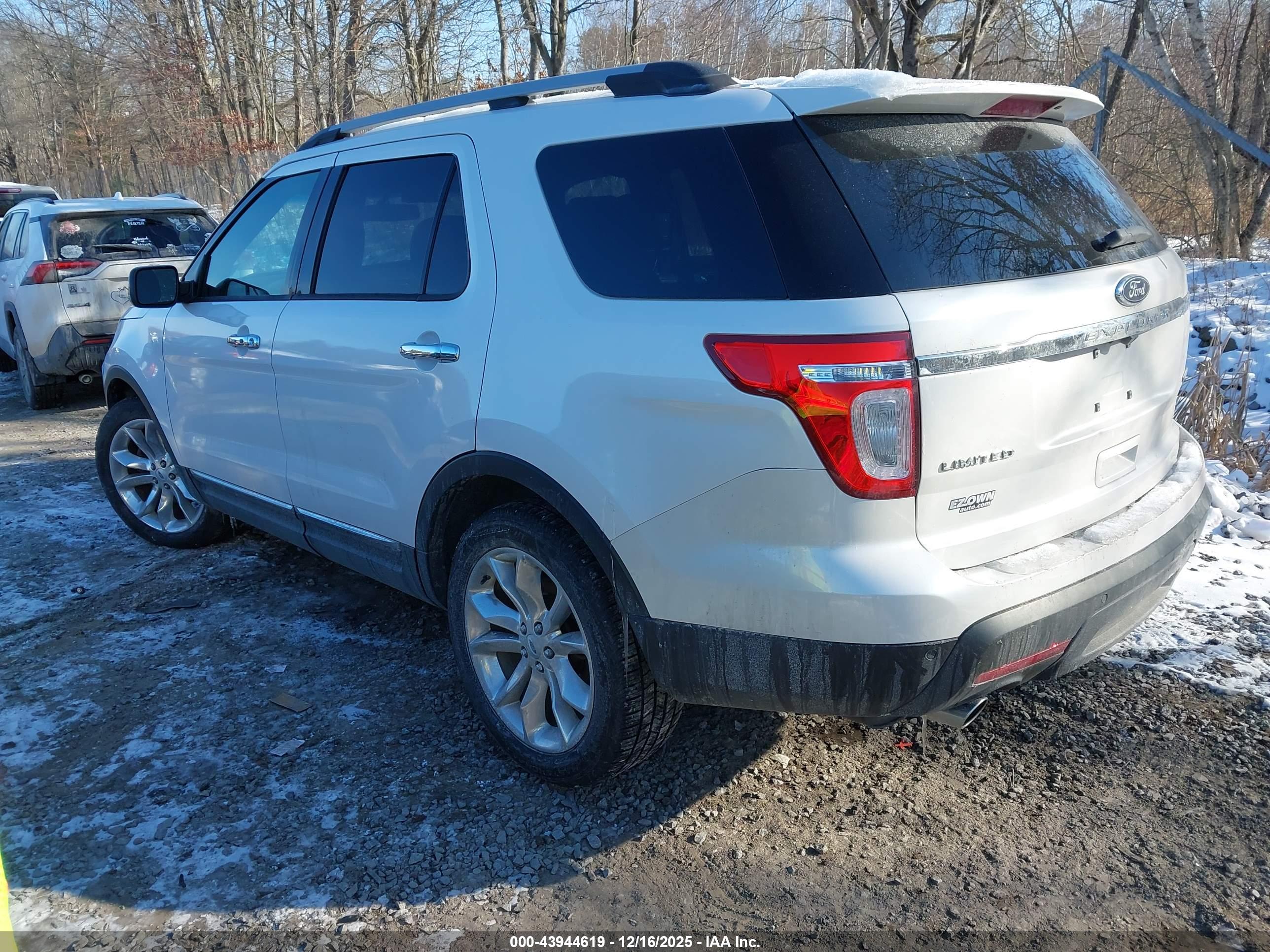 FORD EXPLORER image 3
