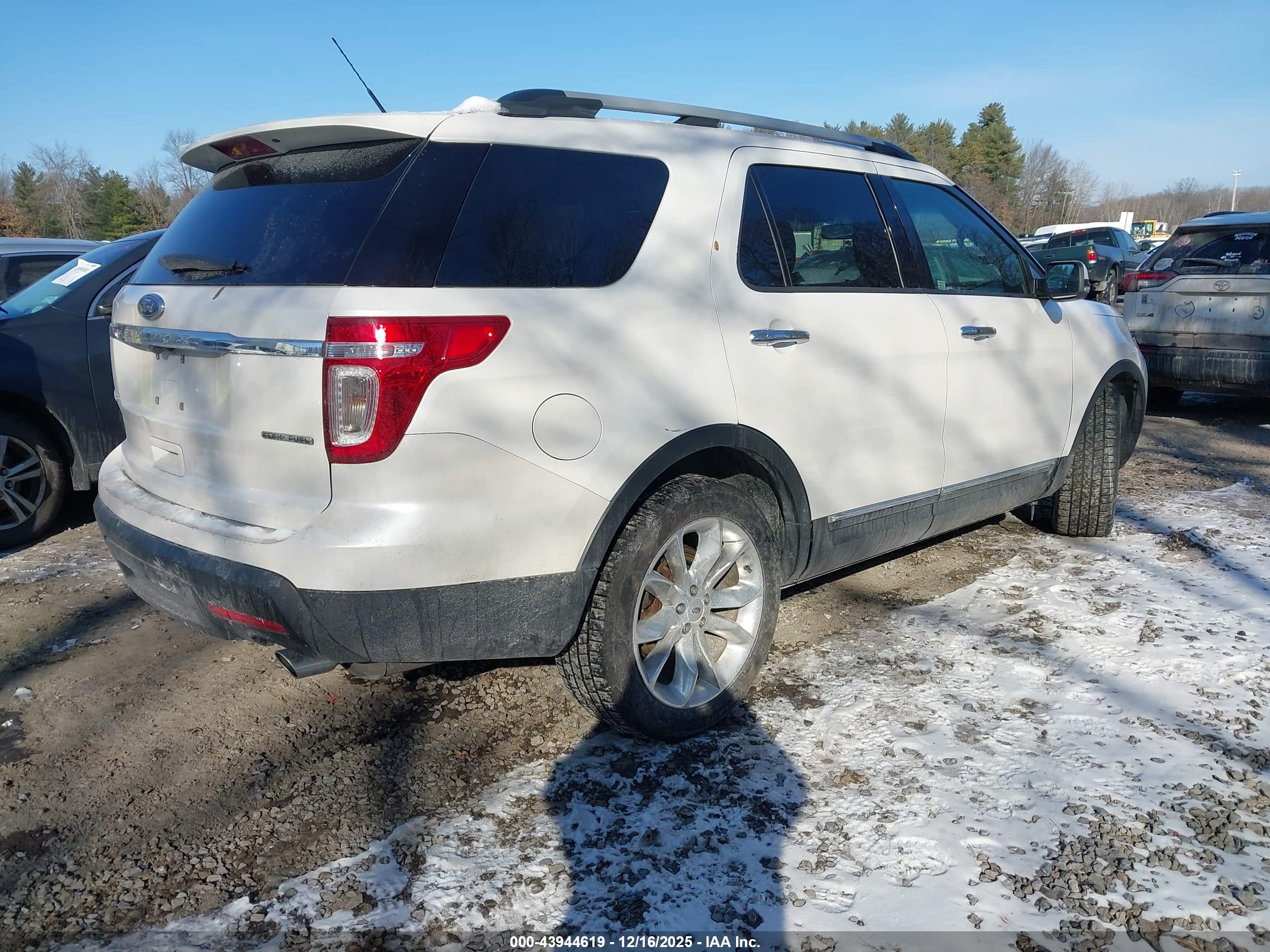 FORD EXPLORER image 4