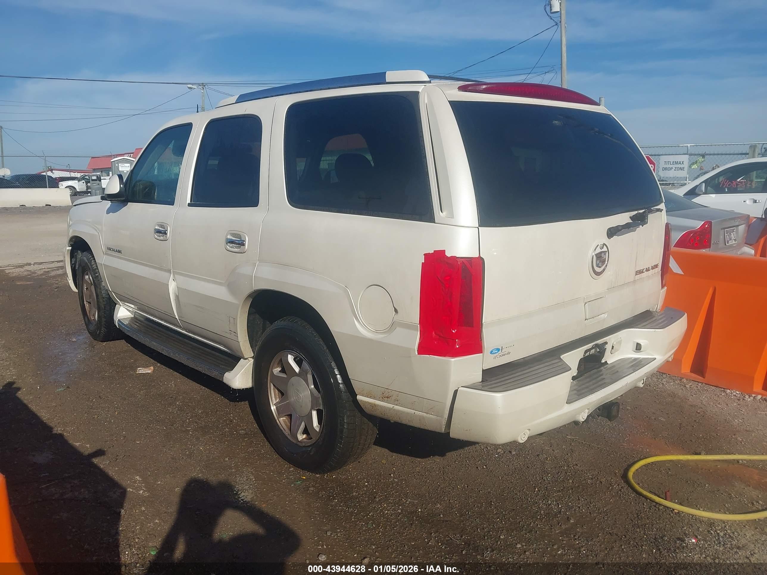 CADILLAC ESCALADE image 3