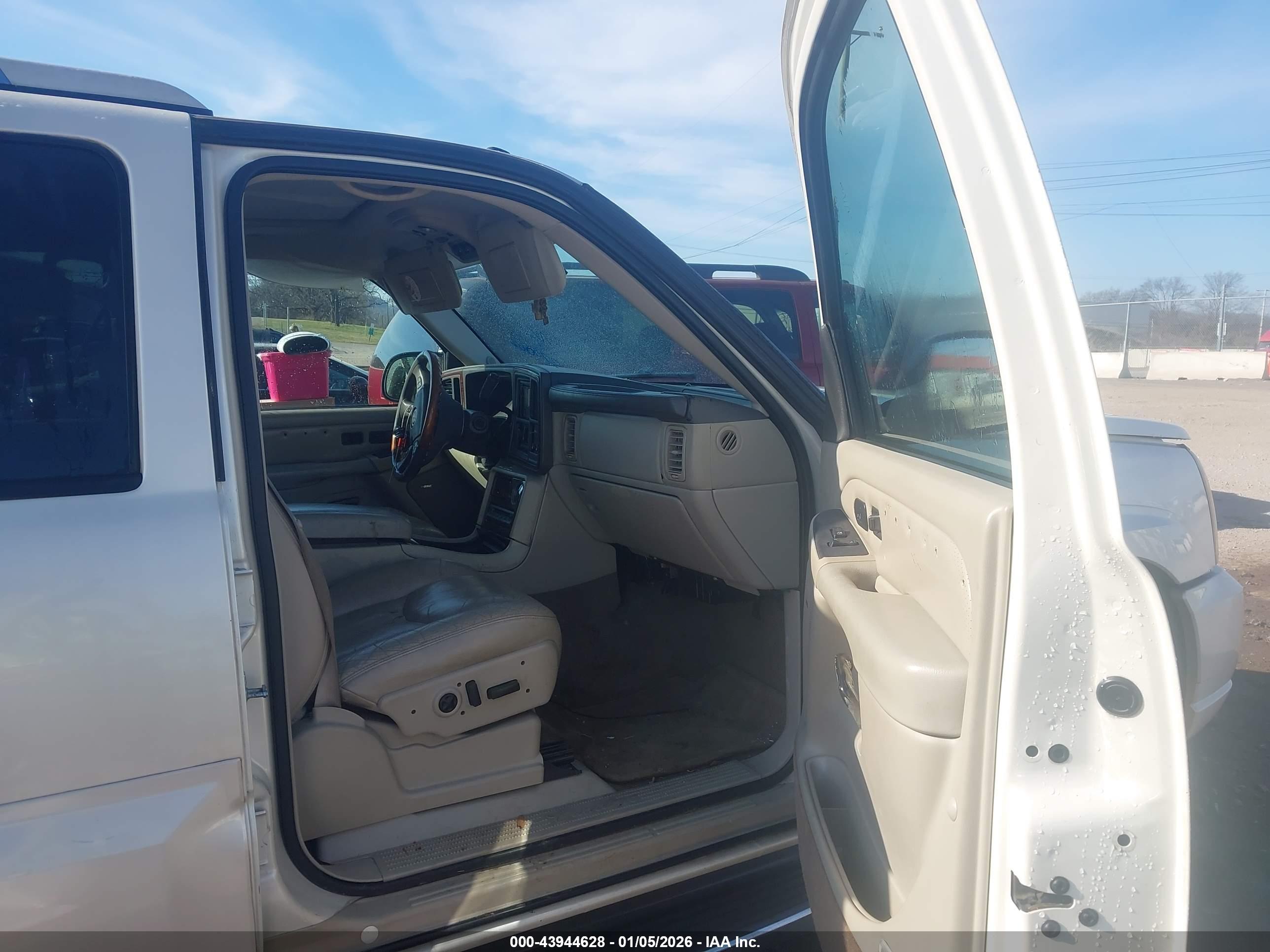 CADILLAC ESCALADE image 5