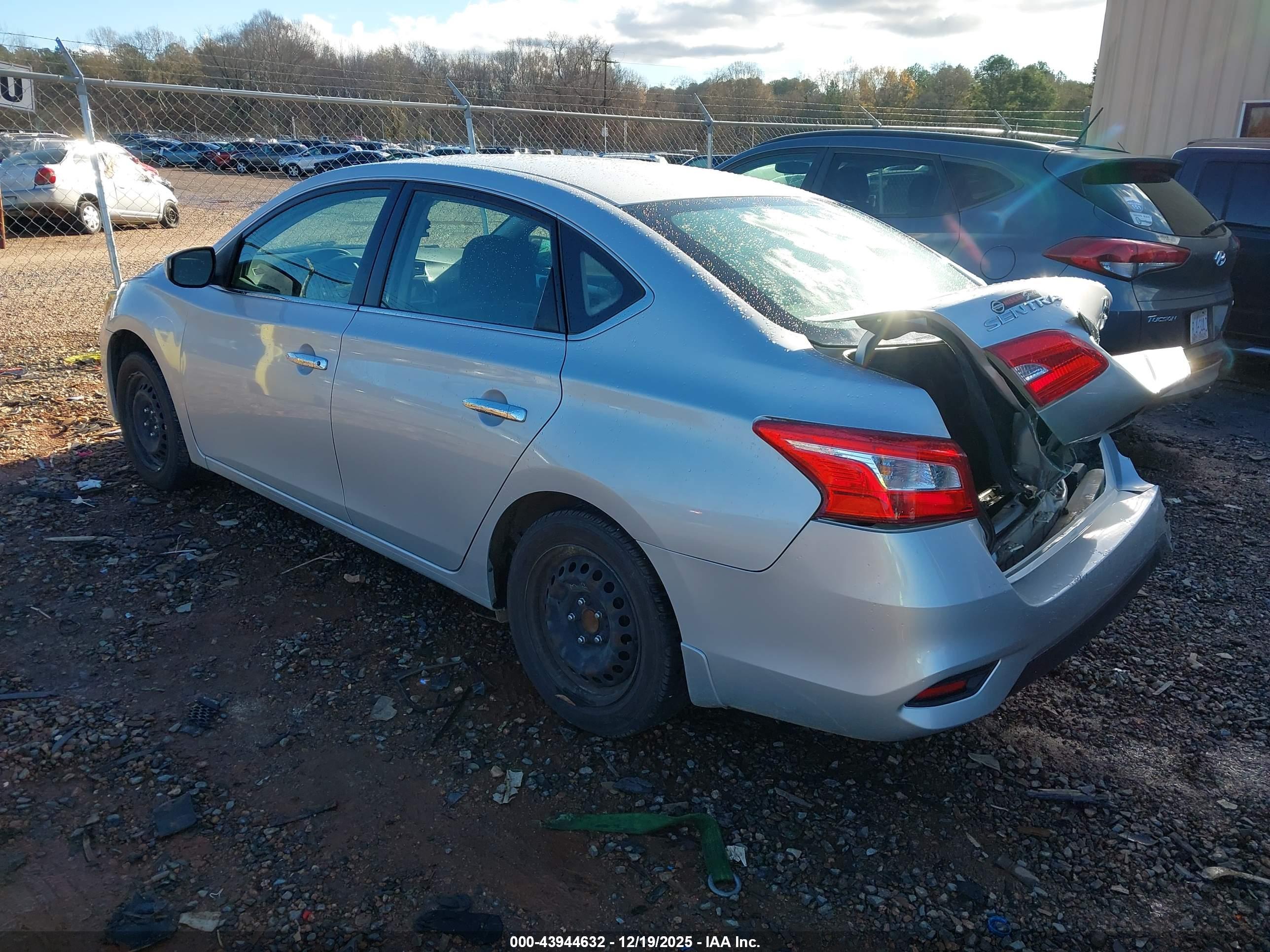 NISSAN SENTRA image 3
