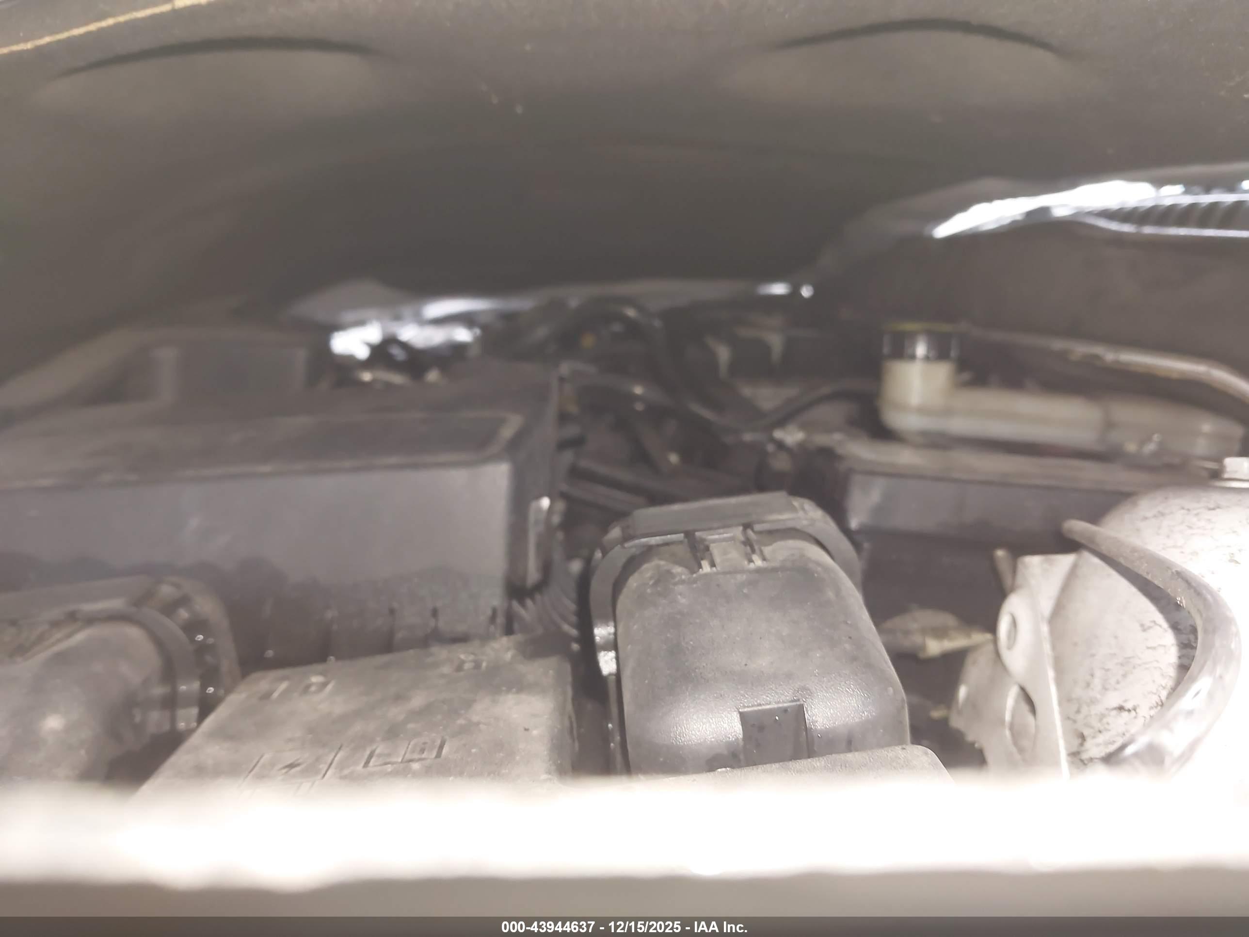 FORD FUSION image 10