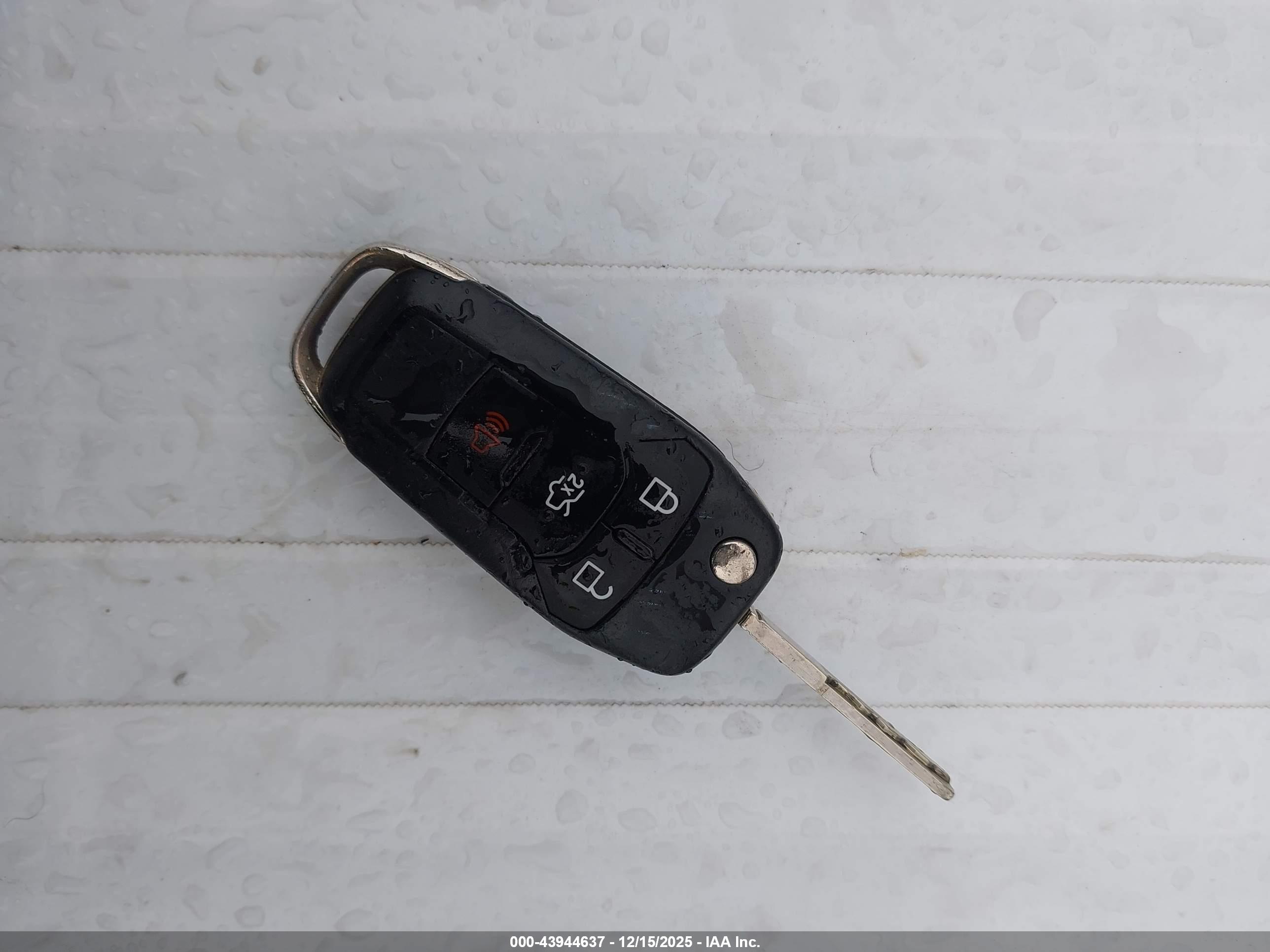 FORD FUSION image 11