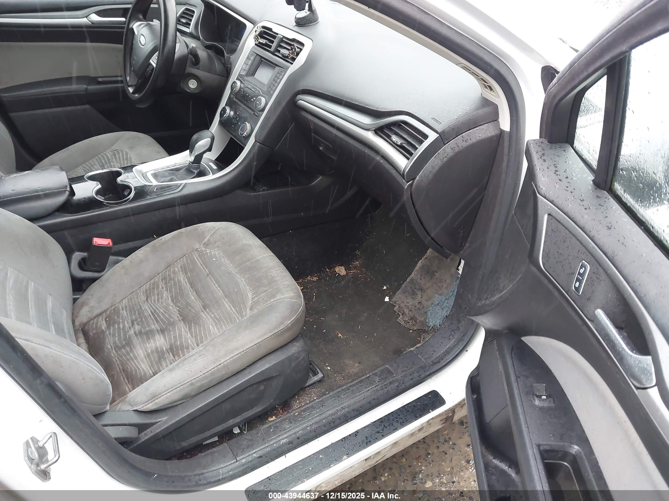 FORD FUSION image 5