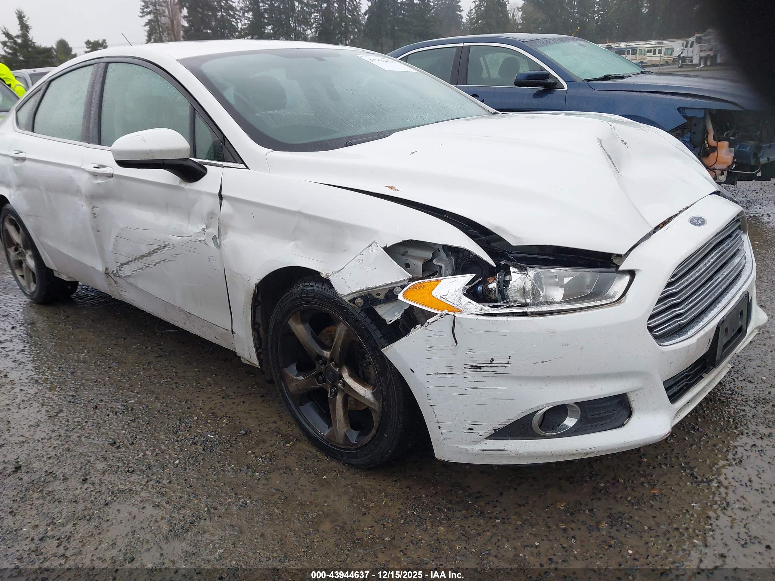 FORD FUSION image 6