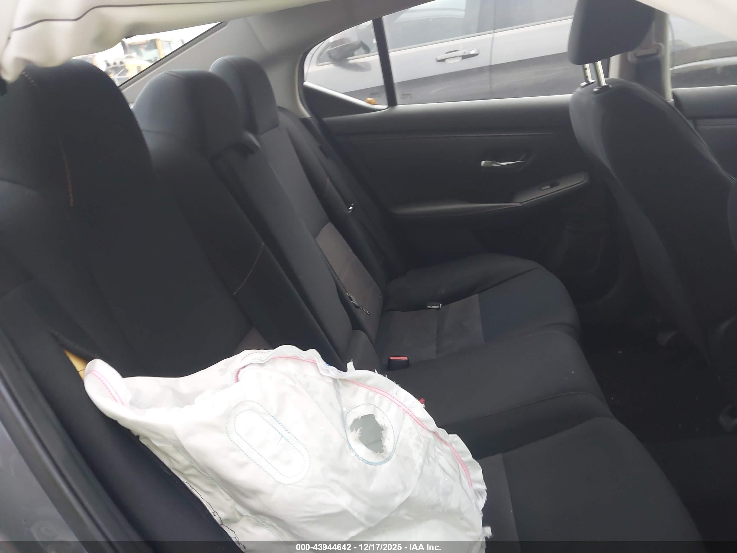 NISSAN SENTRA image 8