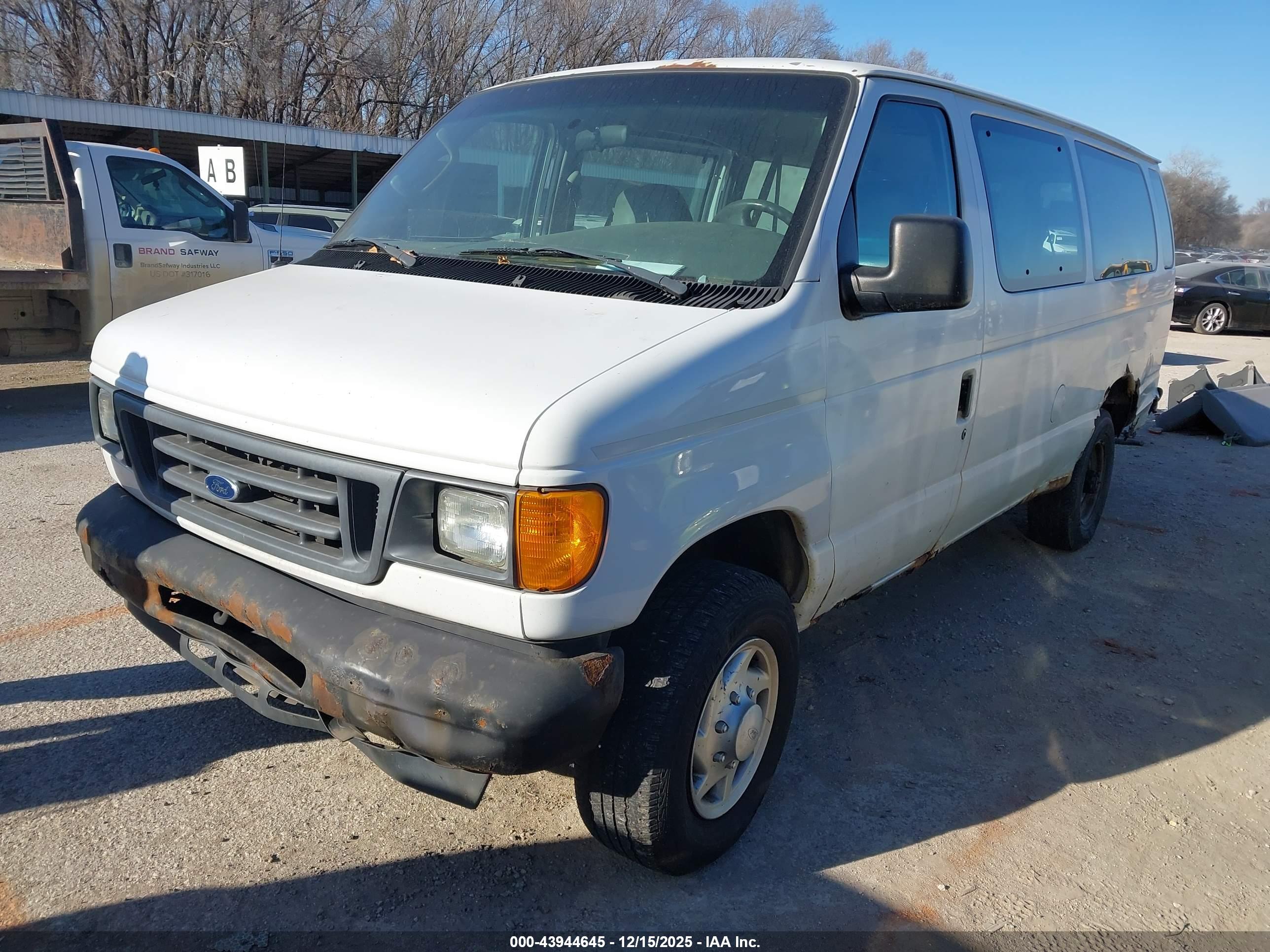 FORD E-350 image 2