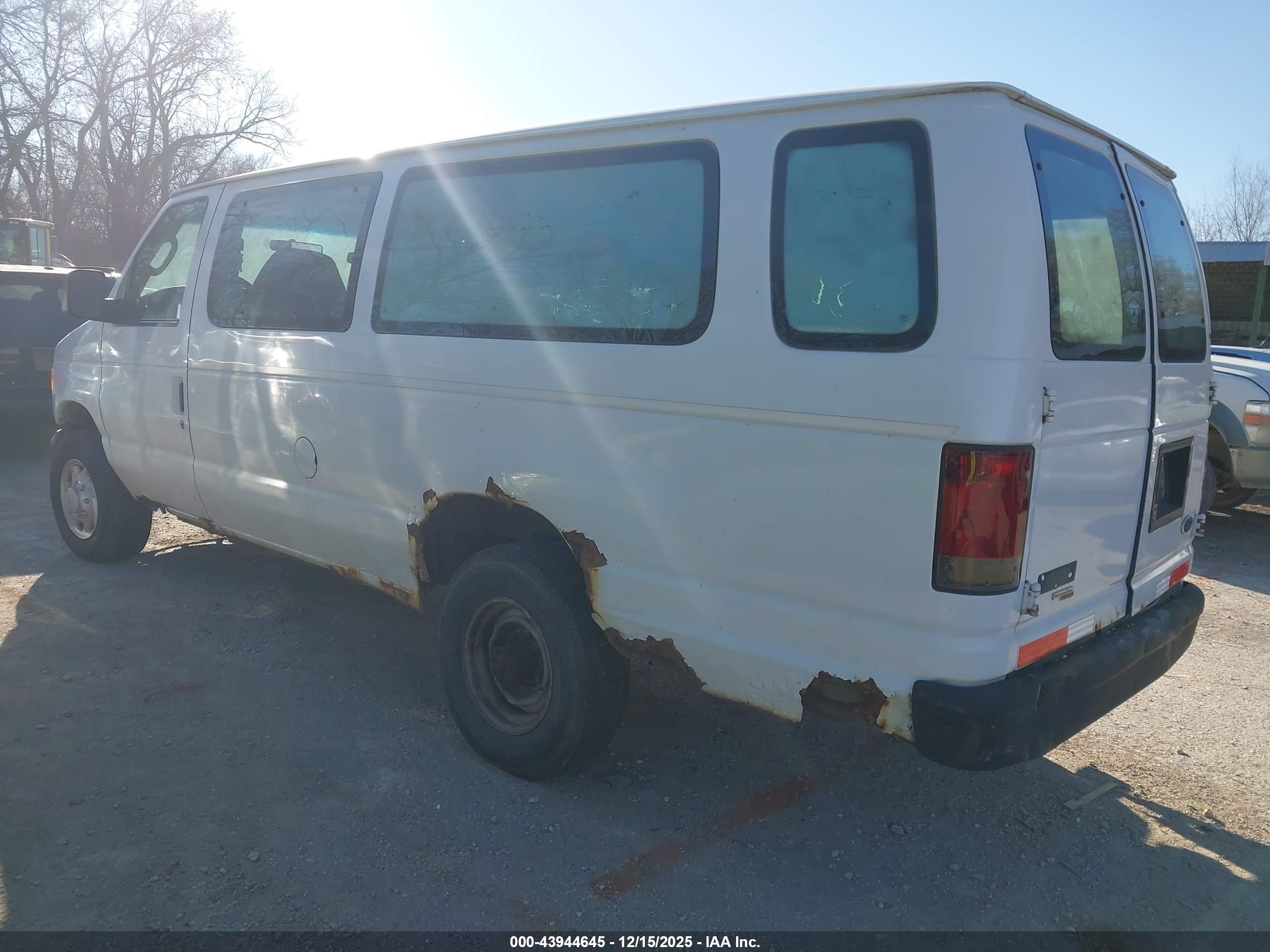 FORD E-350 image 3