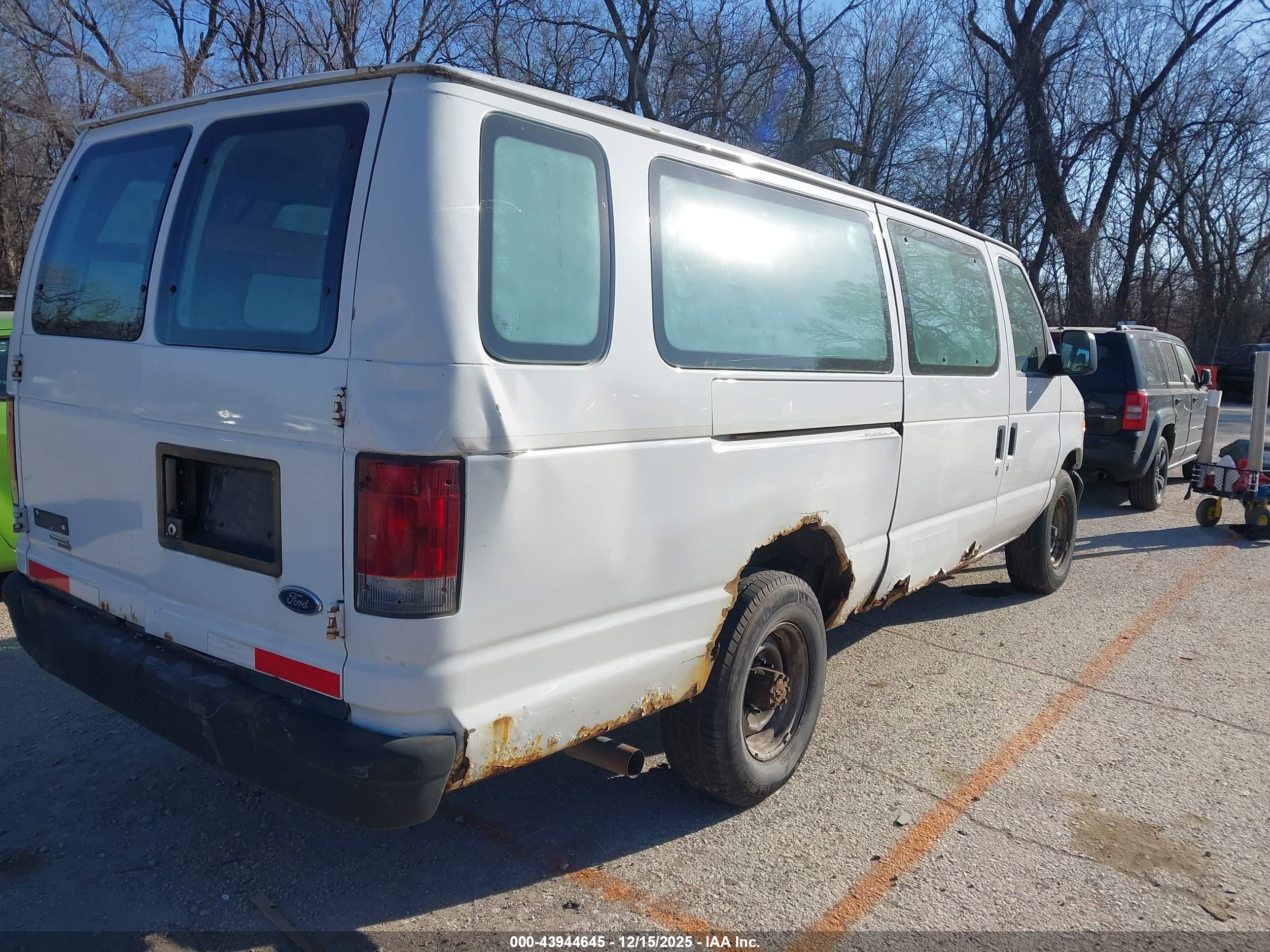 FORD E-350 image 4