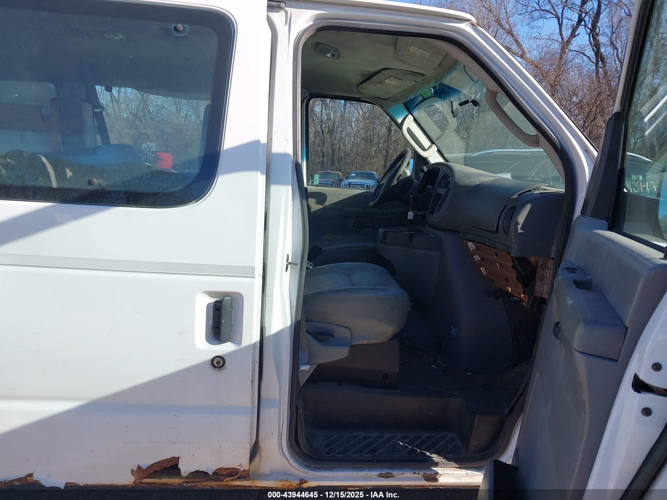 FORD E-350 image 5